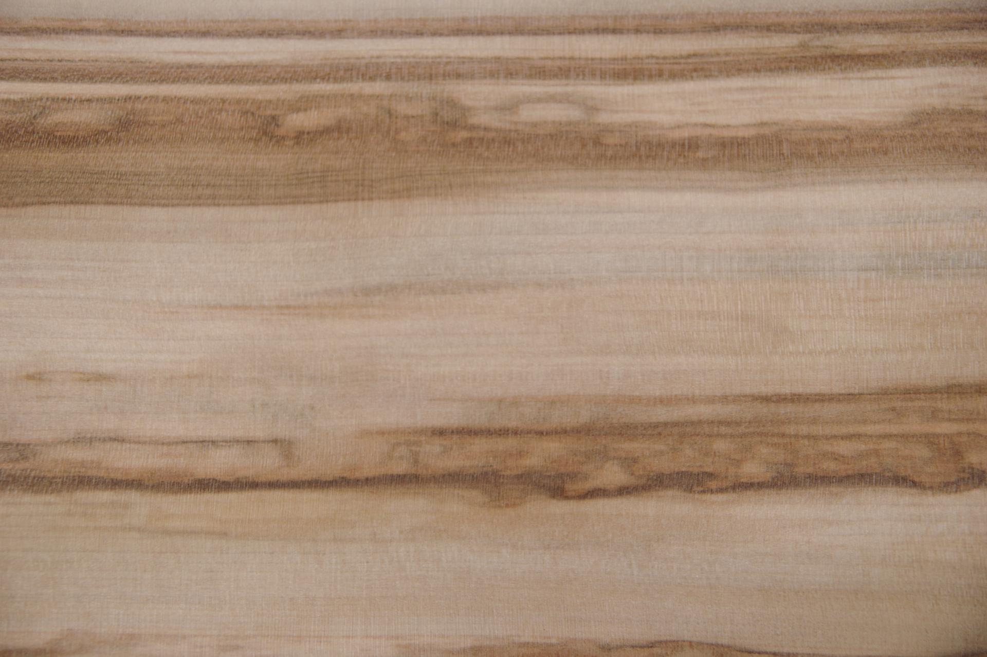 Amerikanischer Amberbaum (Satin Walnut) -Furnier (0,6mm) - 7,25m² (31Stk. x 167cm x 14cm)