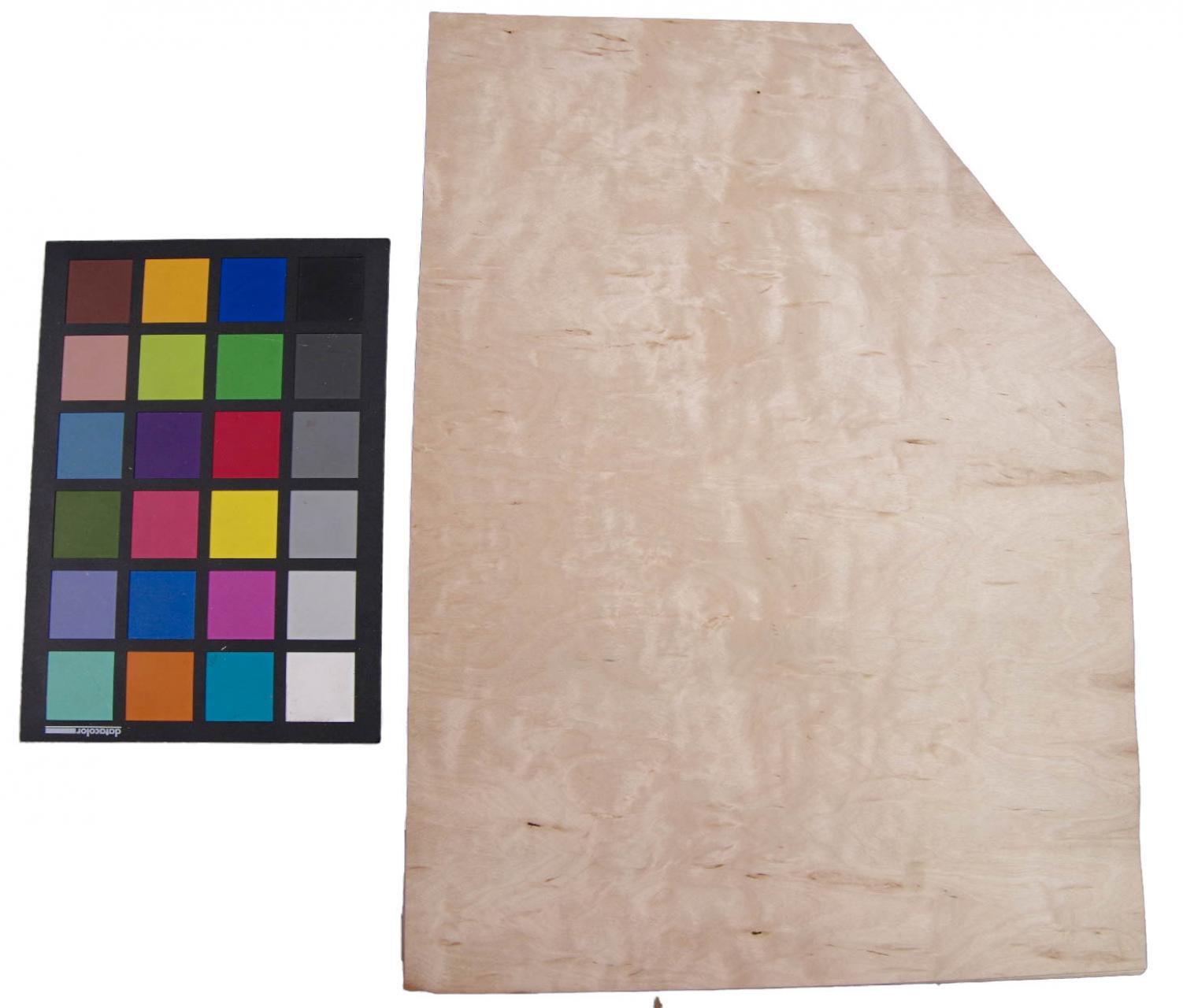 Birke Maser Furnier mit Farbreferenz-Karte