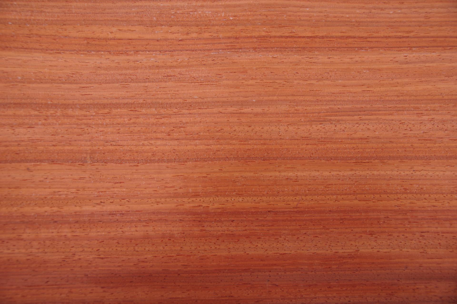 Padouk, - veneer (0,6mm) - 20,66m² (24pcs. x 287cm x 30cm)