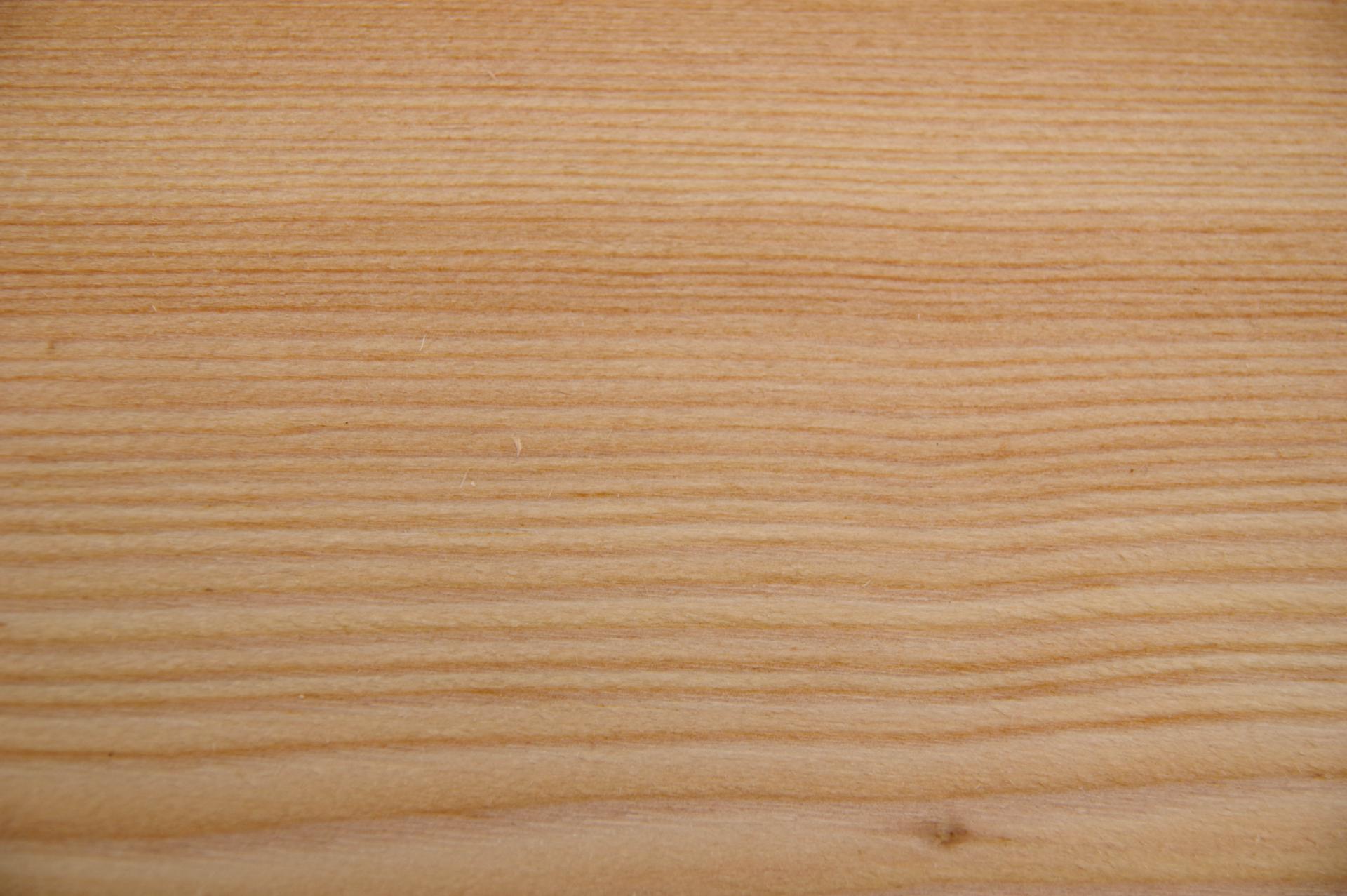 Larch, - veneer (1mm) - 2,3m² (20pcs. x 115cm x 10cm)