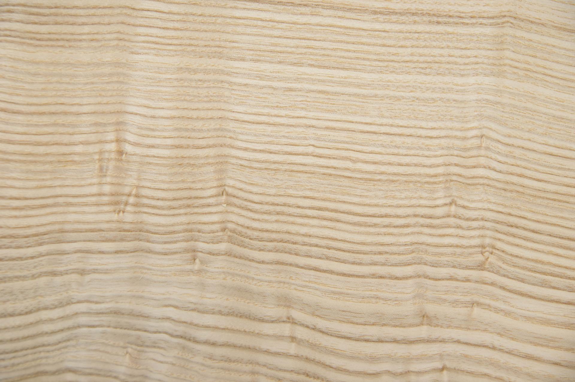 Olive Ash, - veneer (0,6mm) - 2,35m² (24pcs. x 70cm x 14cm)