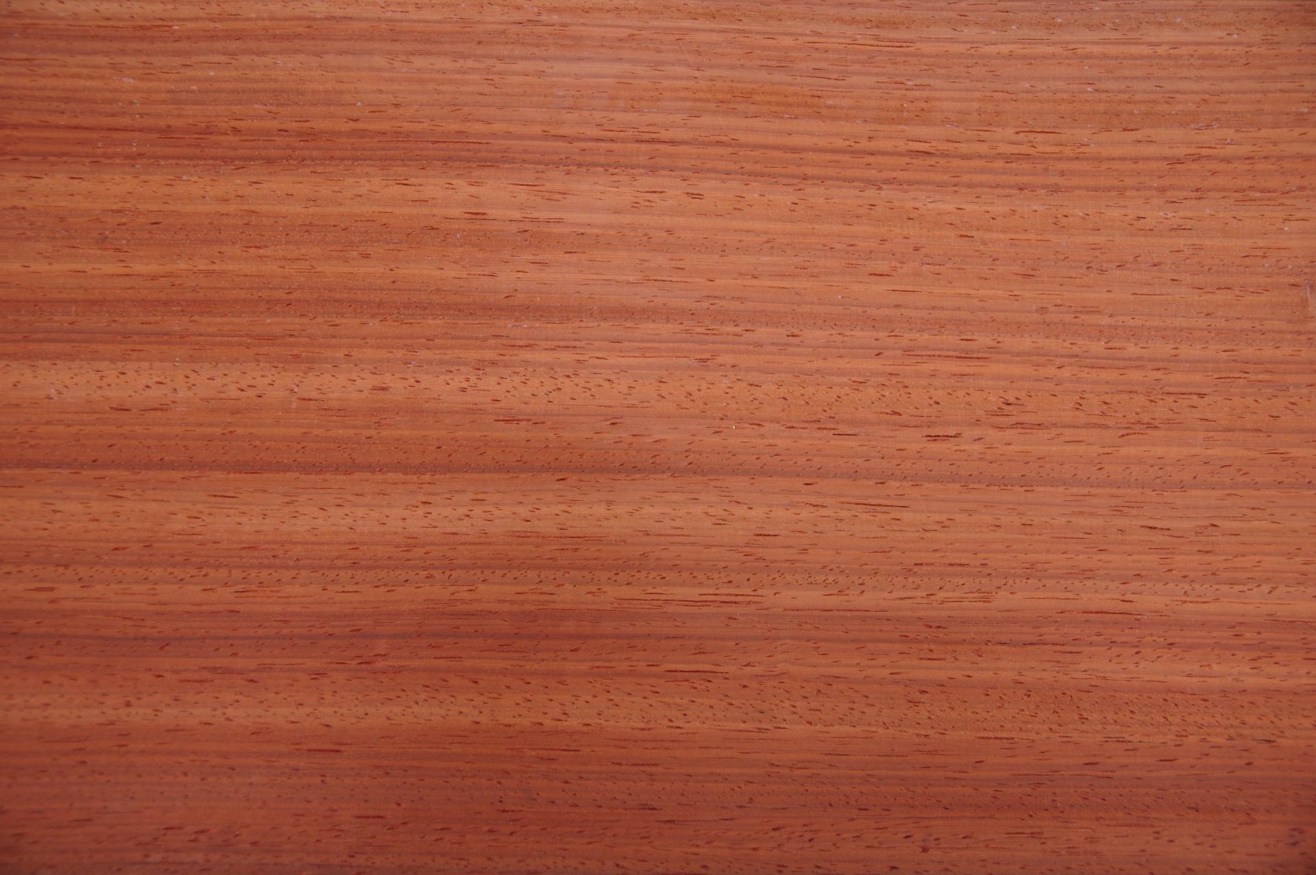 Padouk, - veneer (0,6mm) - 11,34m² (12pcs. x 300cm x 31,5cm)
