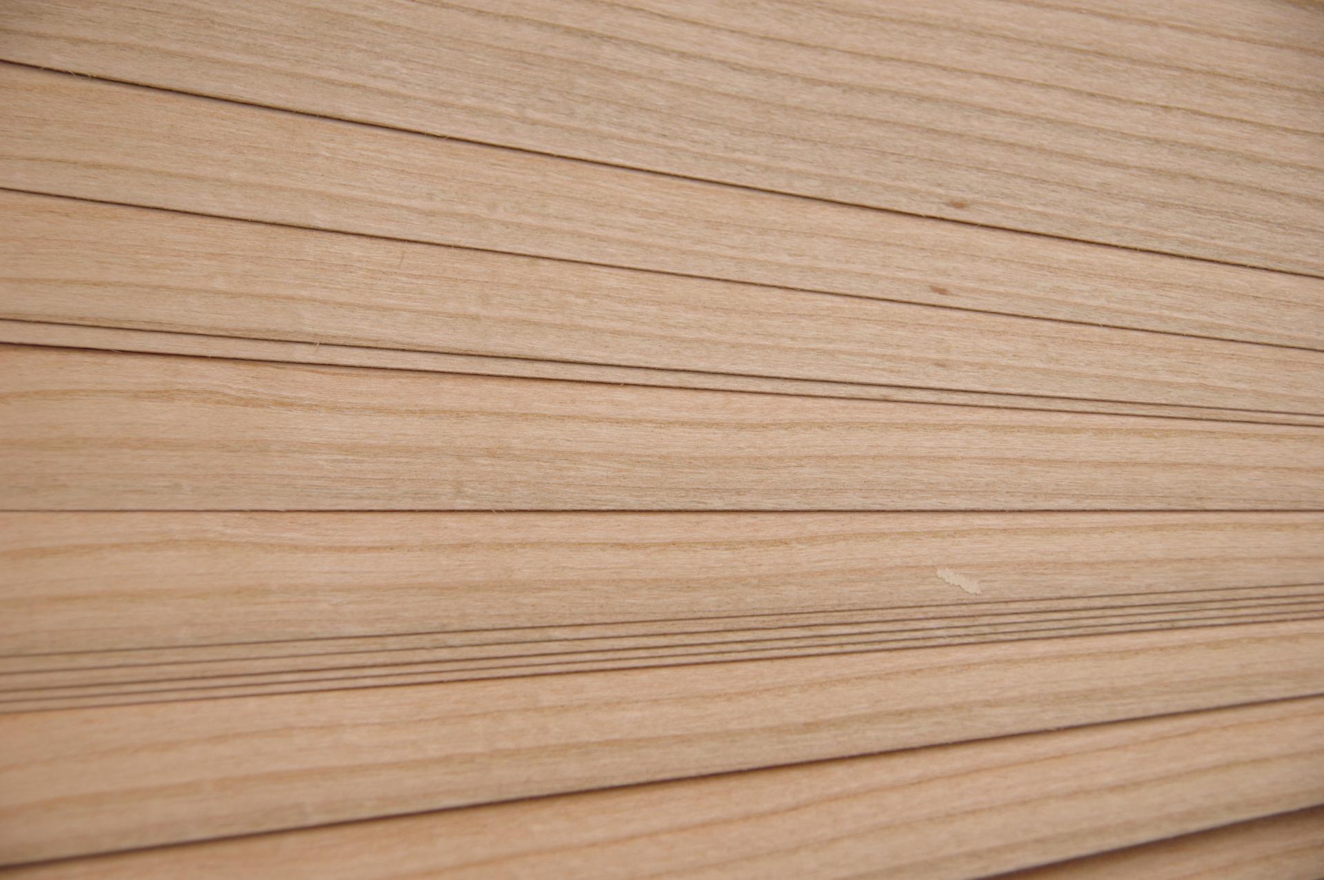 Kirschbaum, europäischer -Furnier (0,6mm) - 0,67m² (26Stk. x 47cm x 5,5cm)