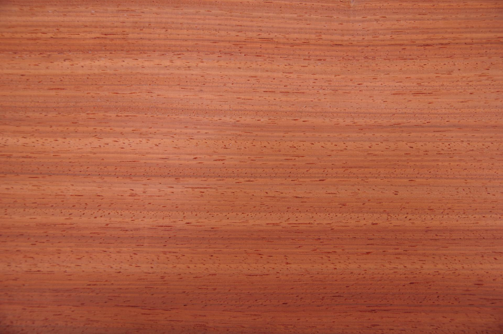Padouk, - veneer (0,6mm) - 8,43m² (8pcs. x 301cm x 35cm)
