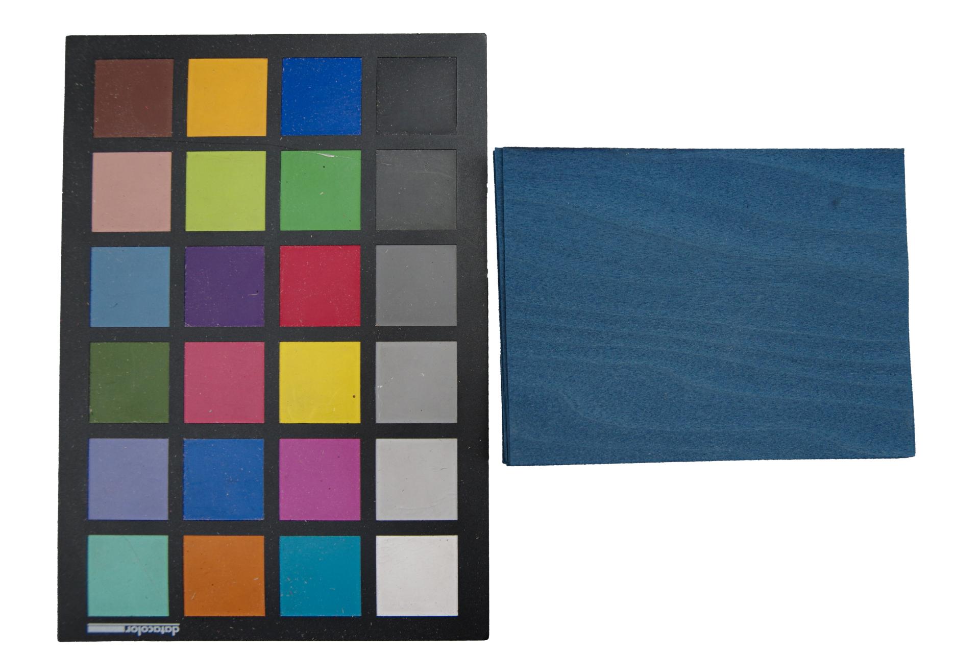 Tulipier, blau gefärbtes -Furnier (0,6mm) - 0,19m² (17Stk. x 12cm x 9,5cm)