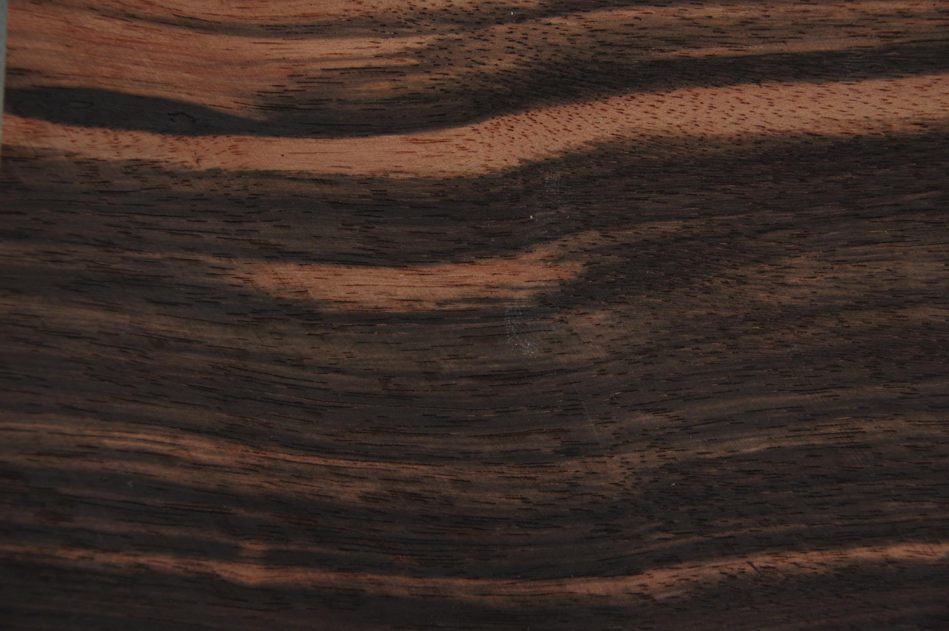 Makassar / Amara Ebenholz -Furnier (0,6mm) - 0,42m² (17Stk. x 19cm x 13cm)