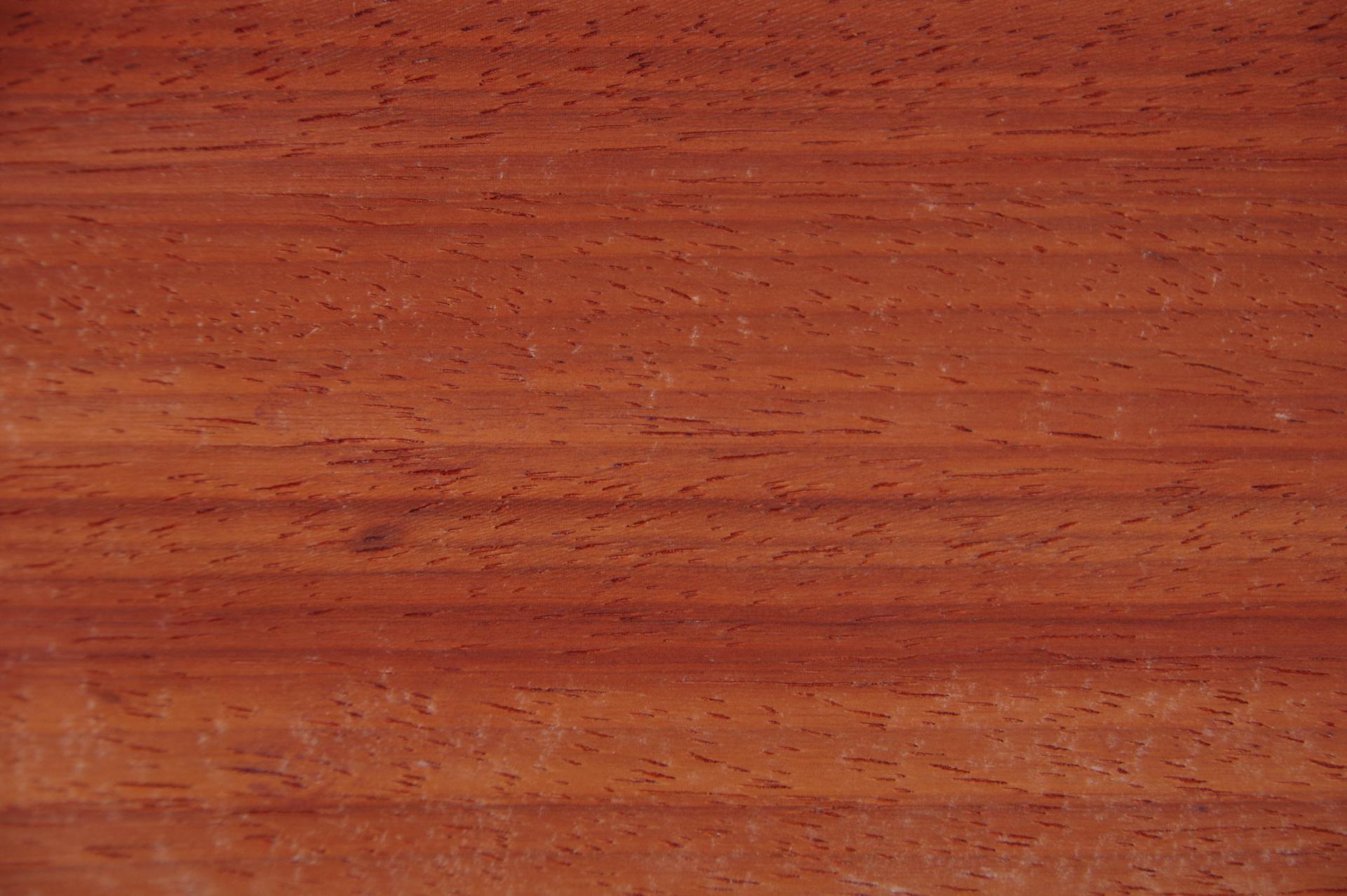 Padouk, - veneer (0,6mm) - 2,09m² (16pcs. x 119cm x 11cm)