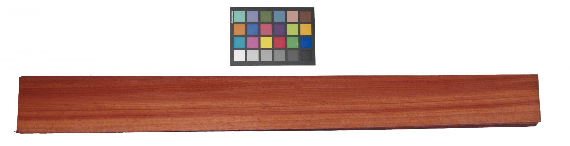 Padouk, - veneer (0,6mm) - 2,09m² (16pcs. x 119cm x 11cm)