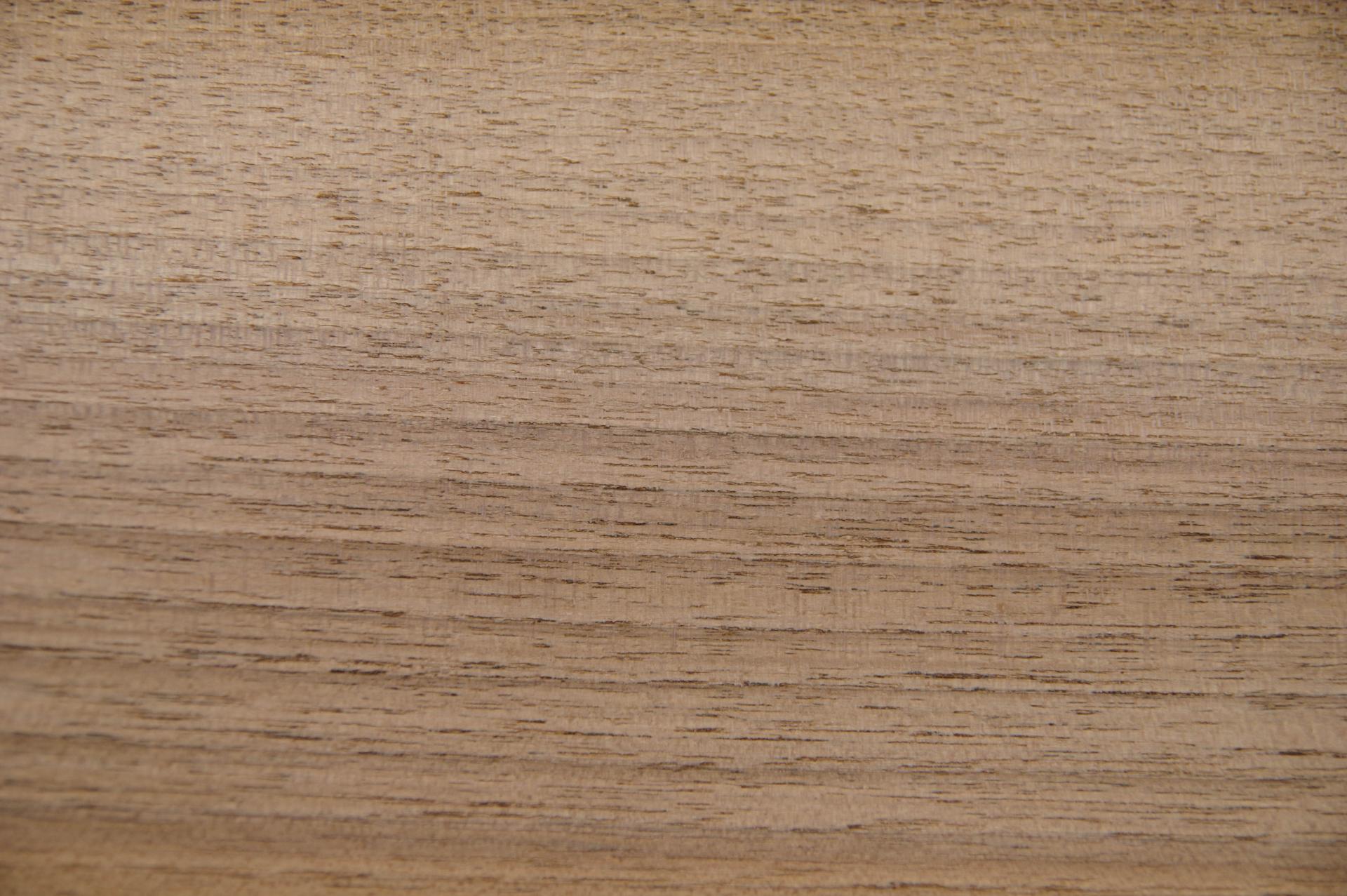European Walnut, - veneer (1,4mm) - 1,44m² (16pcs. x 86cm x 10,5cm)