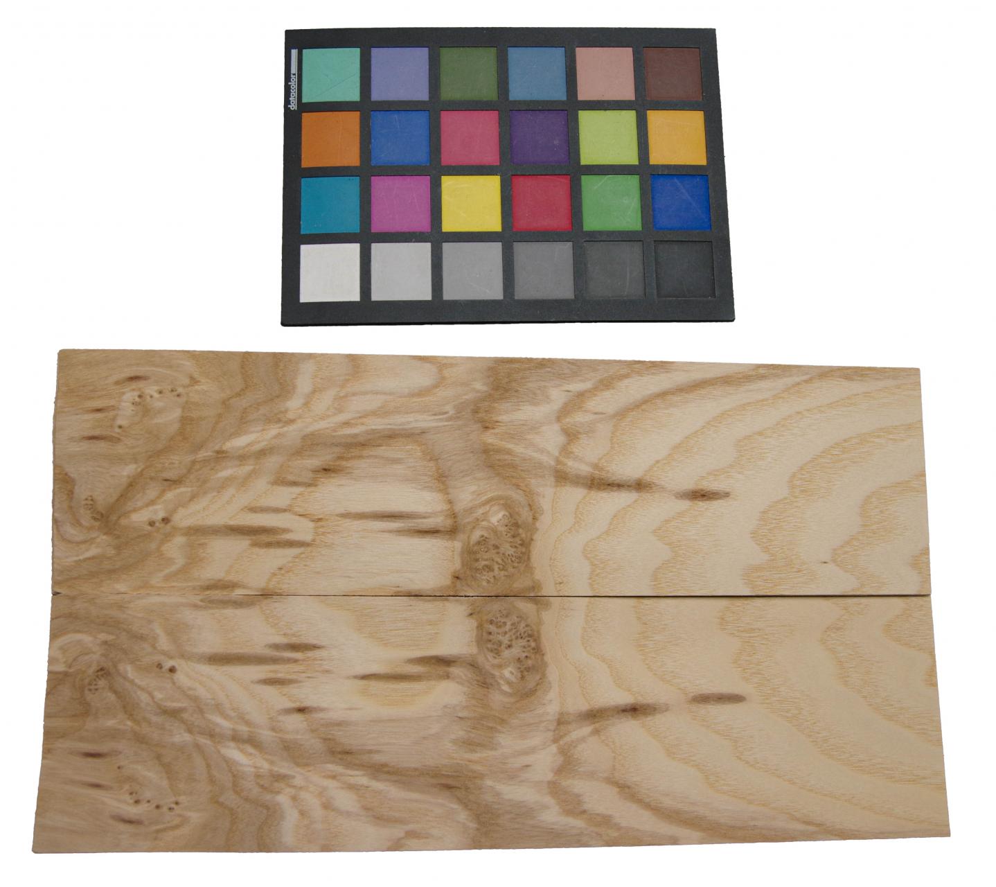 Esche Maser; oliv -Furnier (0,6mm) - 0,27m² (8Stk. x 36cm x 9,5cm)