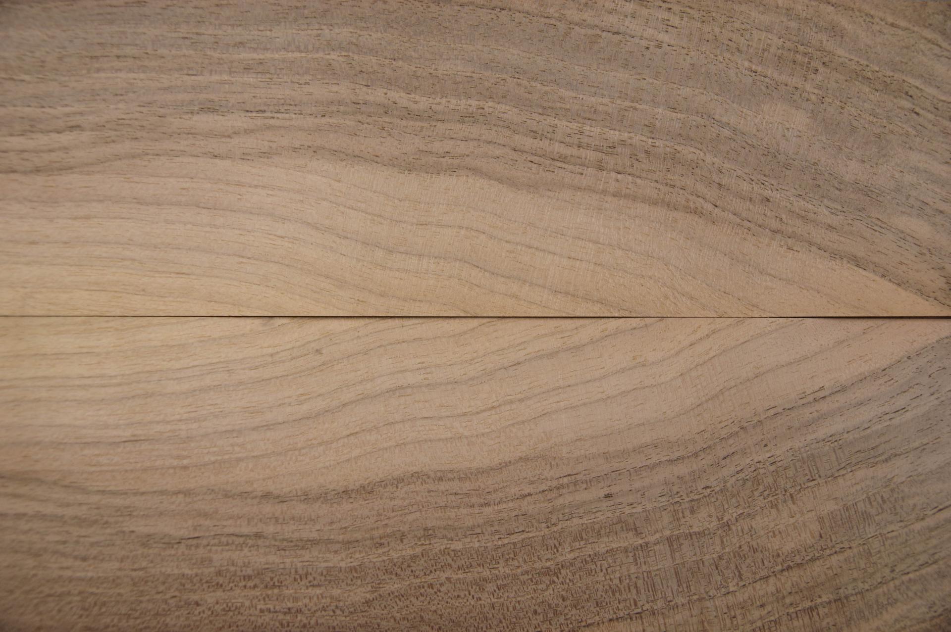 European Walnut, - veneer (1,4mm) - 1,01m² (10pcs. x 92cm x 11cm)