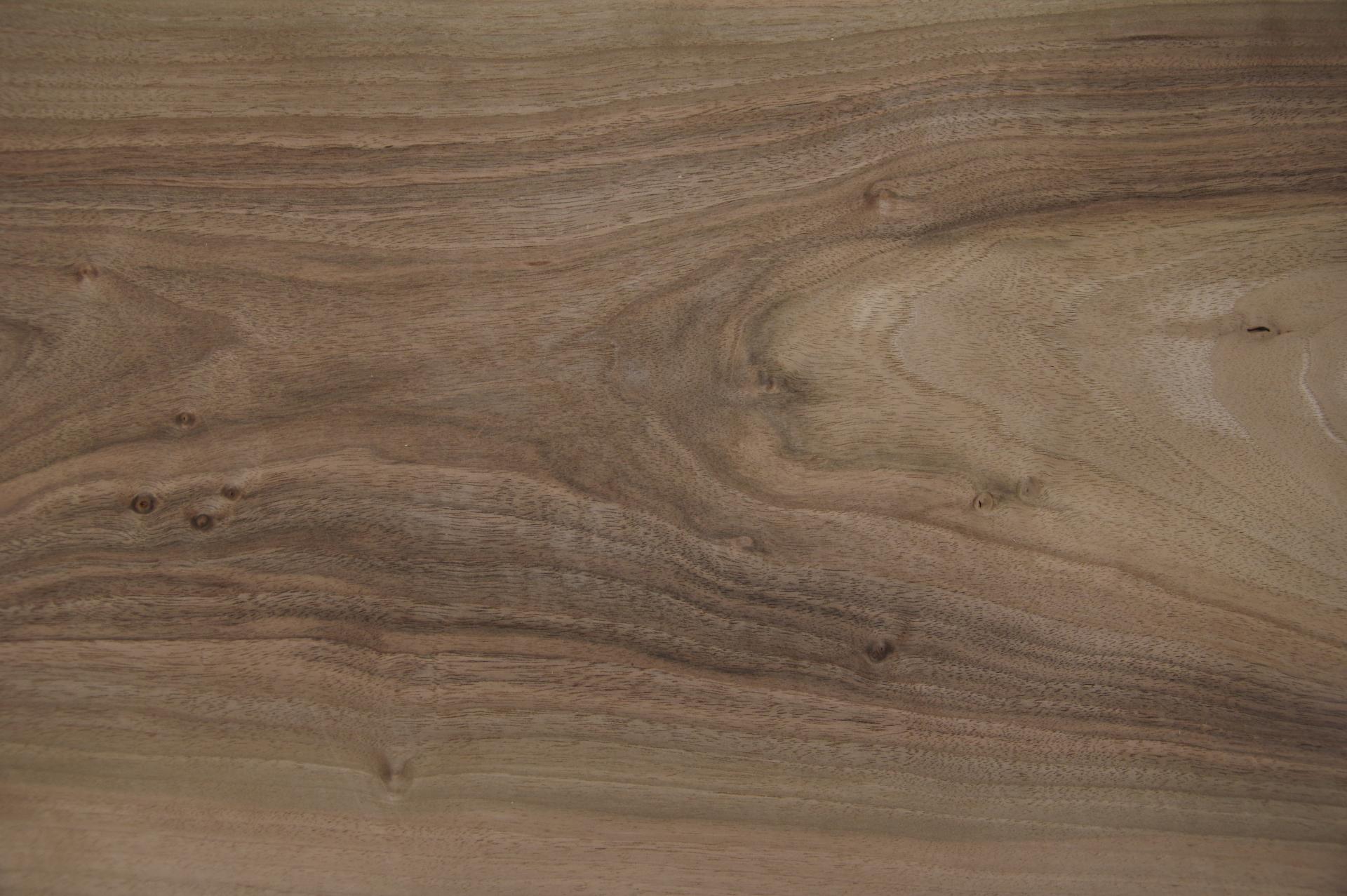 Nussbaum, europäischer -Furnier (0,9mm) - 5,28m² (8Stk. x 194cm x 34cm)