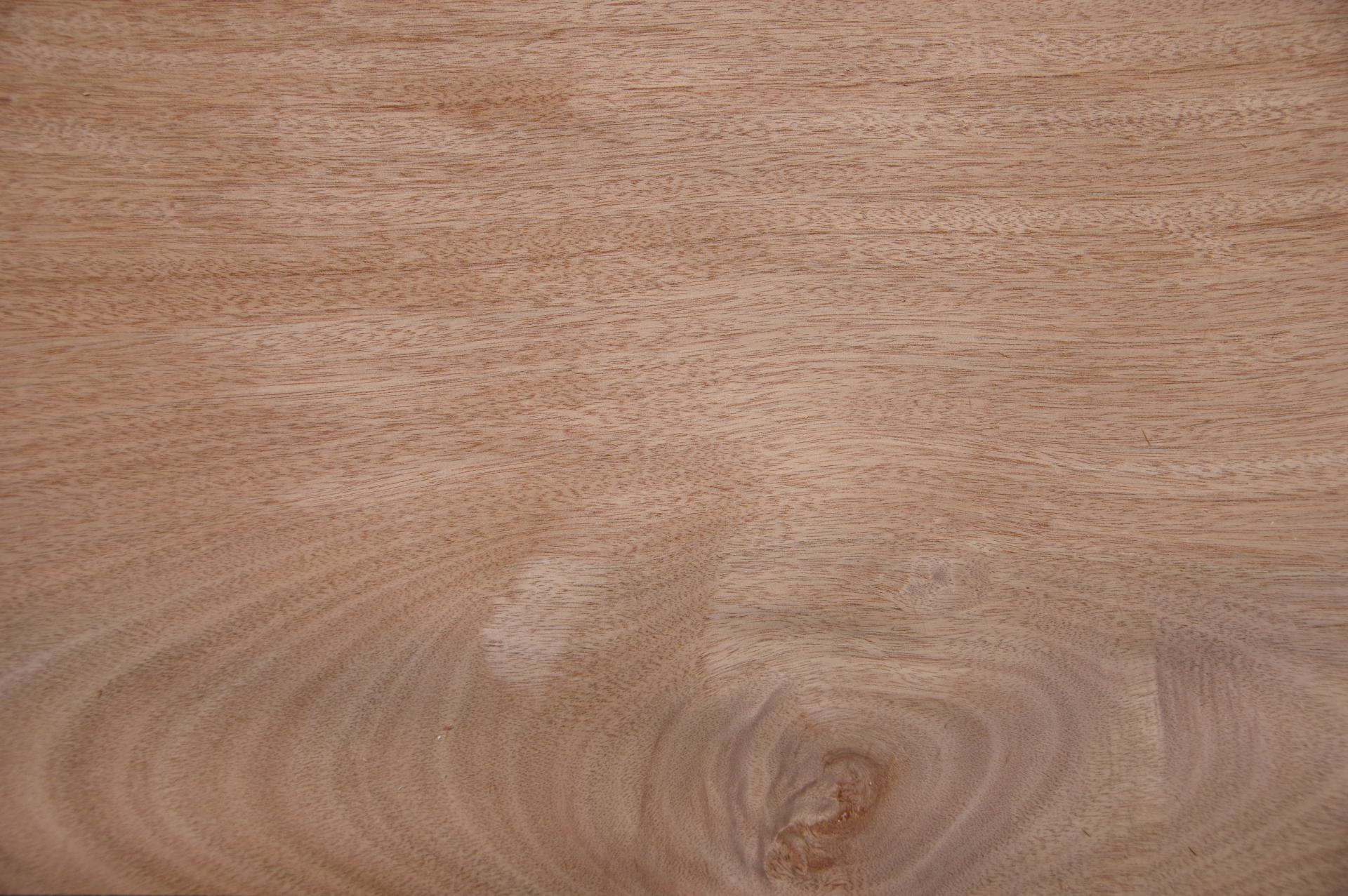 Gabon mahogany, okoumé, - veneer (0,6mm) - 23,35m² (24pcs. x 256cm x 38cm)