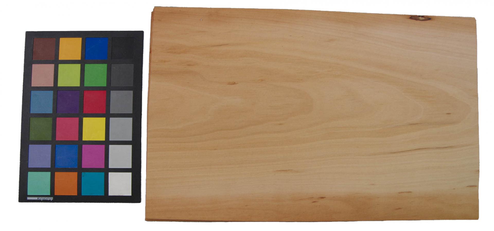 Birnbaum Furnier mit Farbreferenz-Karte