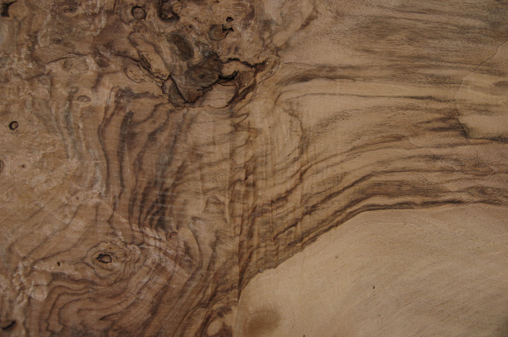 Californian Walnut Burl, - veneer (1,4mm) - 0,38m² (2pcs. x 43cm x 49cm)