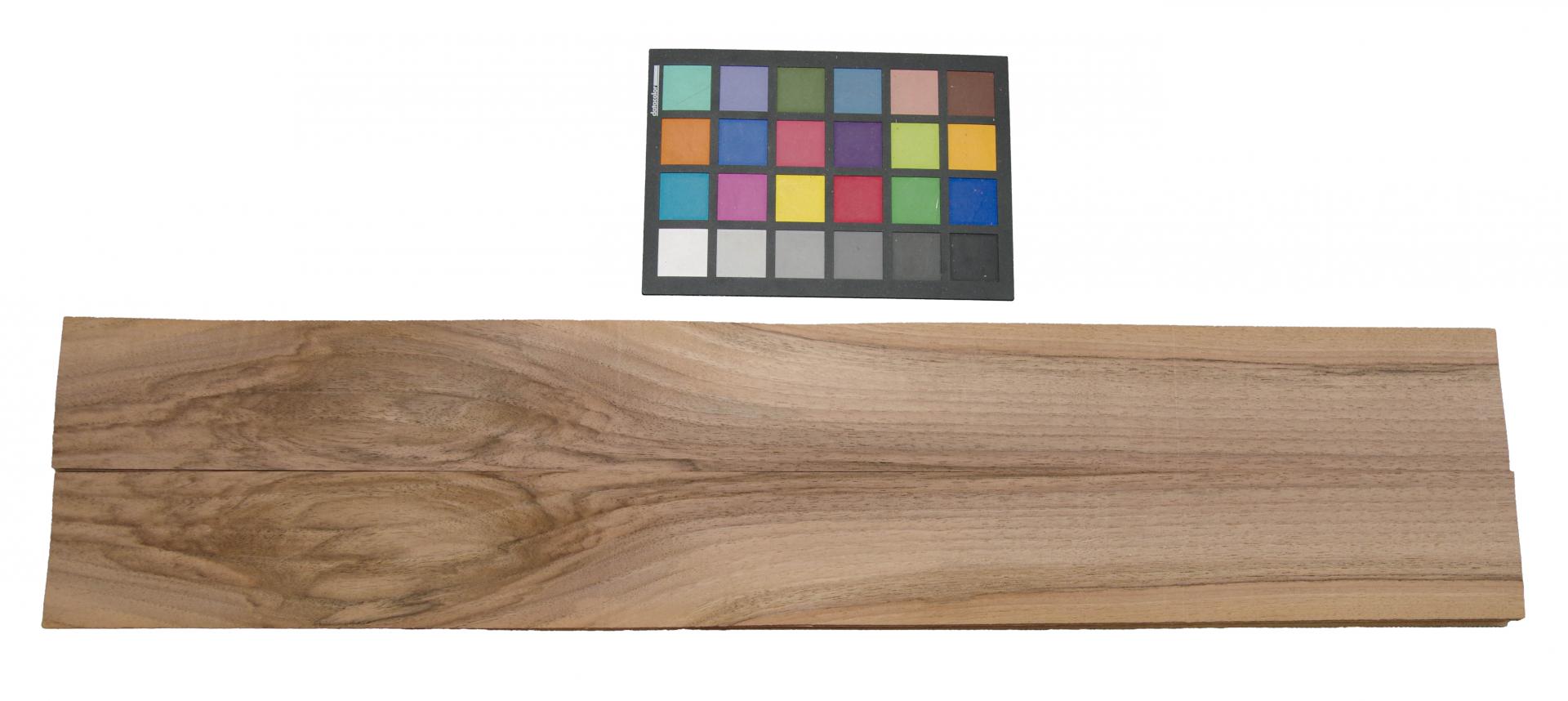 European Walnut, - veneer (1,4mm) - 0,84m² (15pcs. x 75cm x 7,5cm)