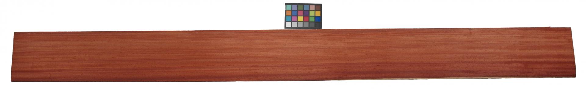 Padouk, - veneer (0,6mm) - 9,57m² (12pcs. x 301cm x 26,5cm)
