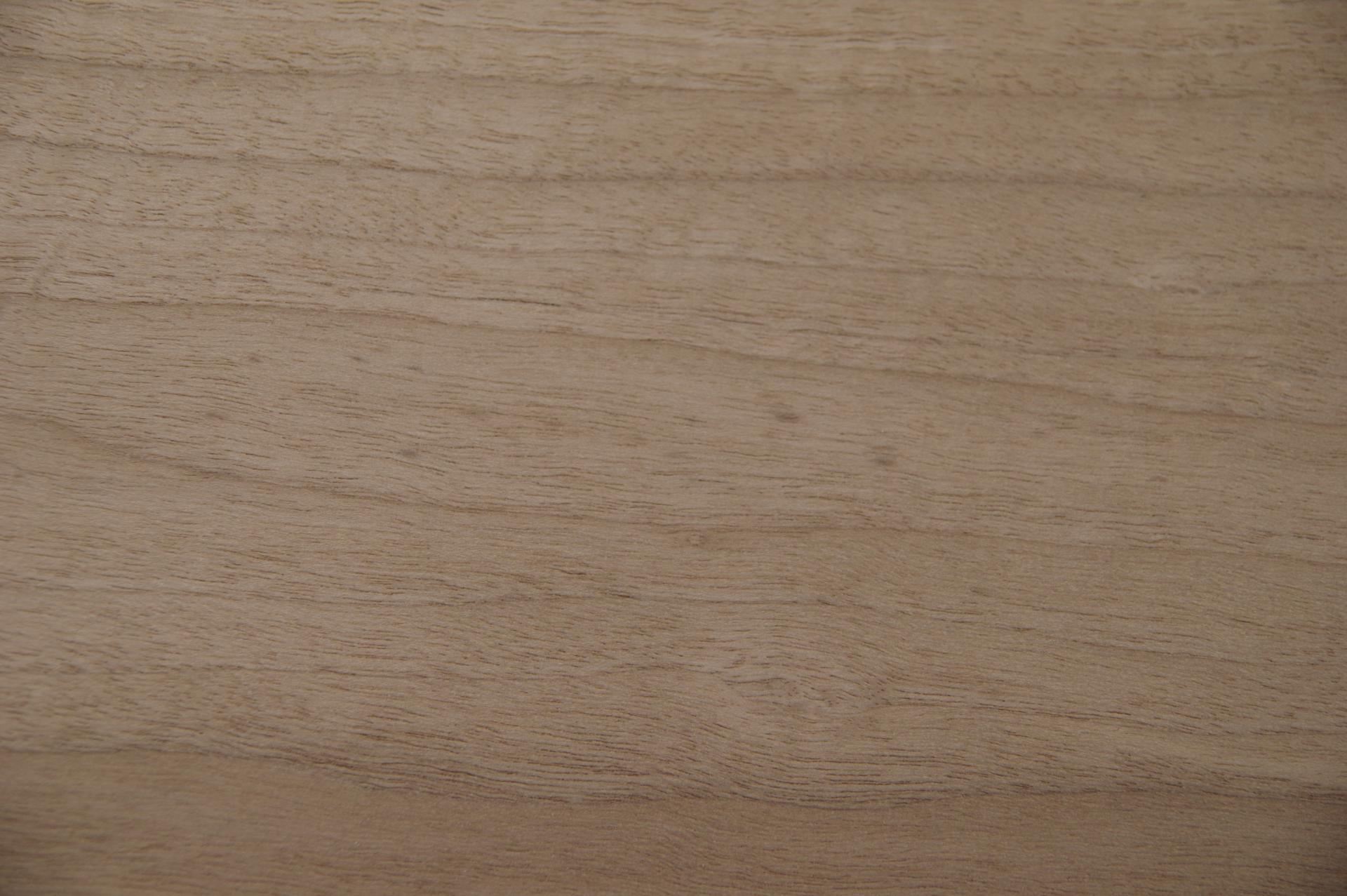 Nussbaum, europäischer -Furnier (0,9mm) - 2,06m² (18Stk. x 79cm x 14,5cm)