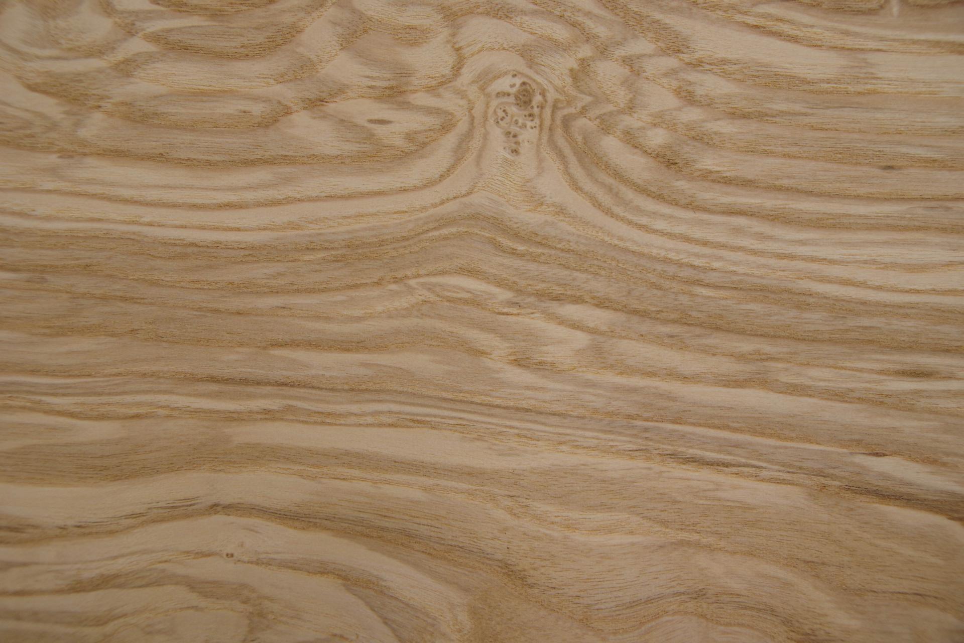 Esche Maser; oliv -Furnier (0,6mm) - 1,15m² (7Stk. x 82cm x 20cm)