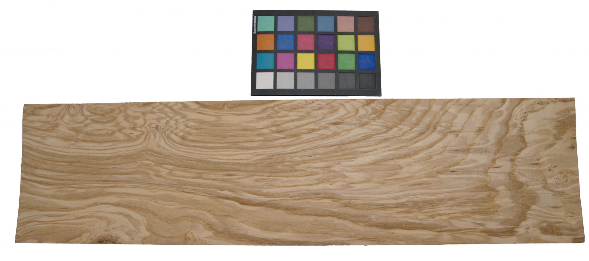 Esche Maser; oliv -Furnier (0,6mm) - 1,15m² (7Stk. x 82cm x 20cm)