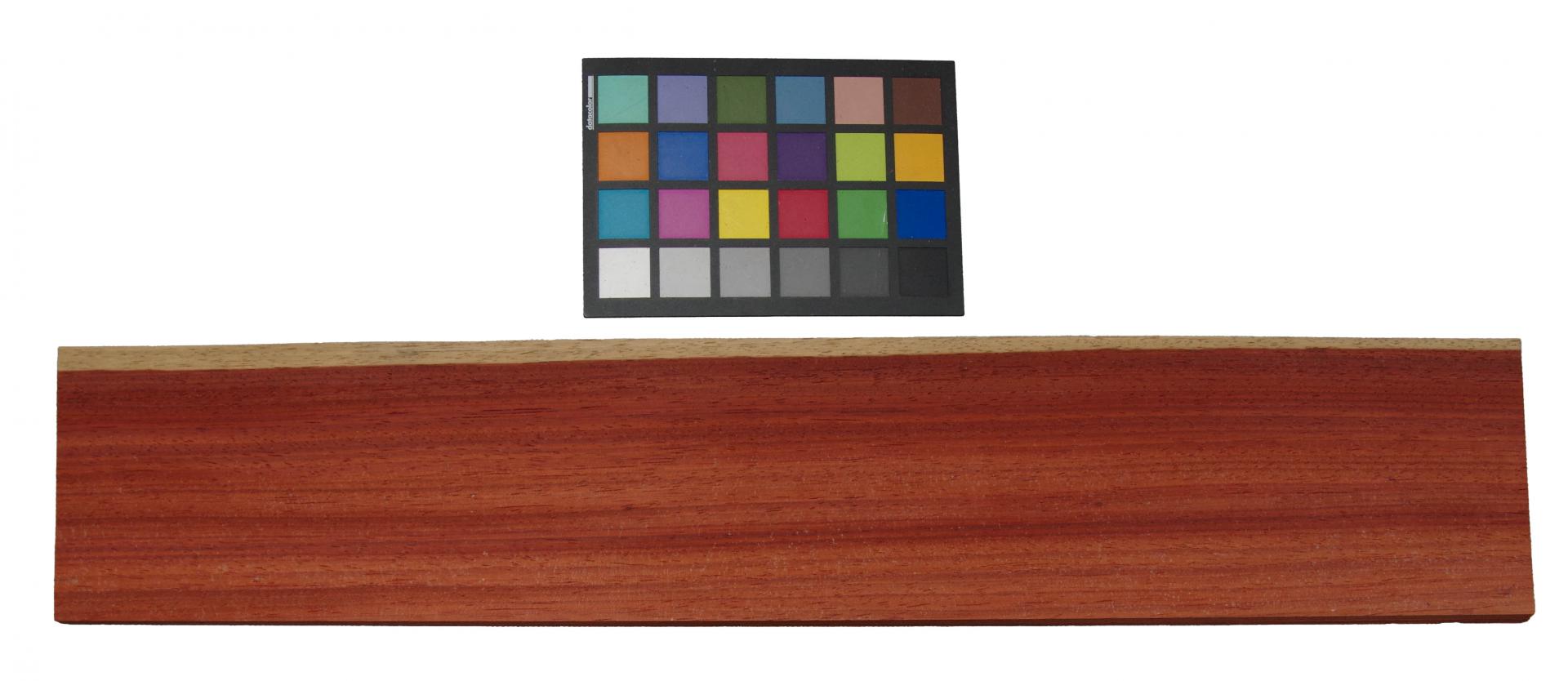 Padouk, - veneer (0,6mm) - 2,36m² (23pcs. x 76cm x 13,5cm)