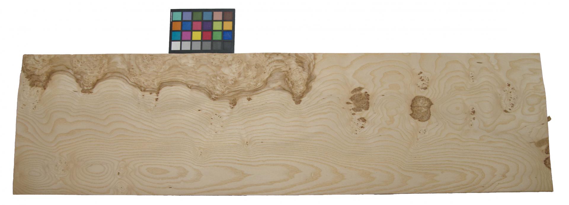 Esche Maser; oliv -Furnier (0,6mm) - 2,53m² (4Stk. x 154cm x 41cm)