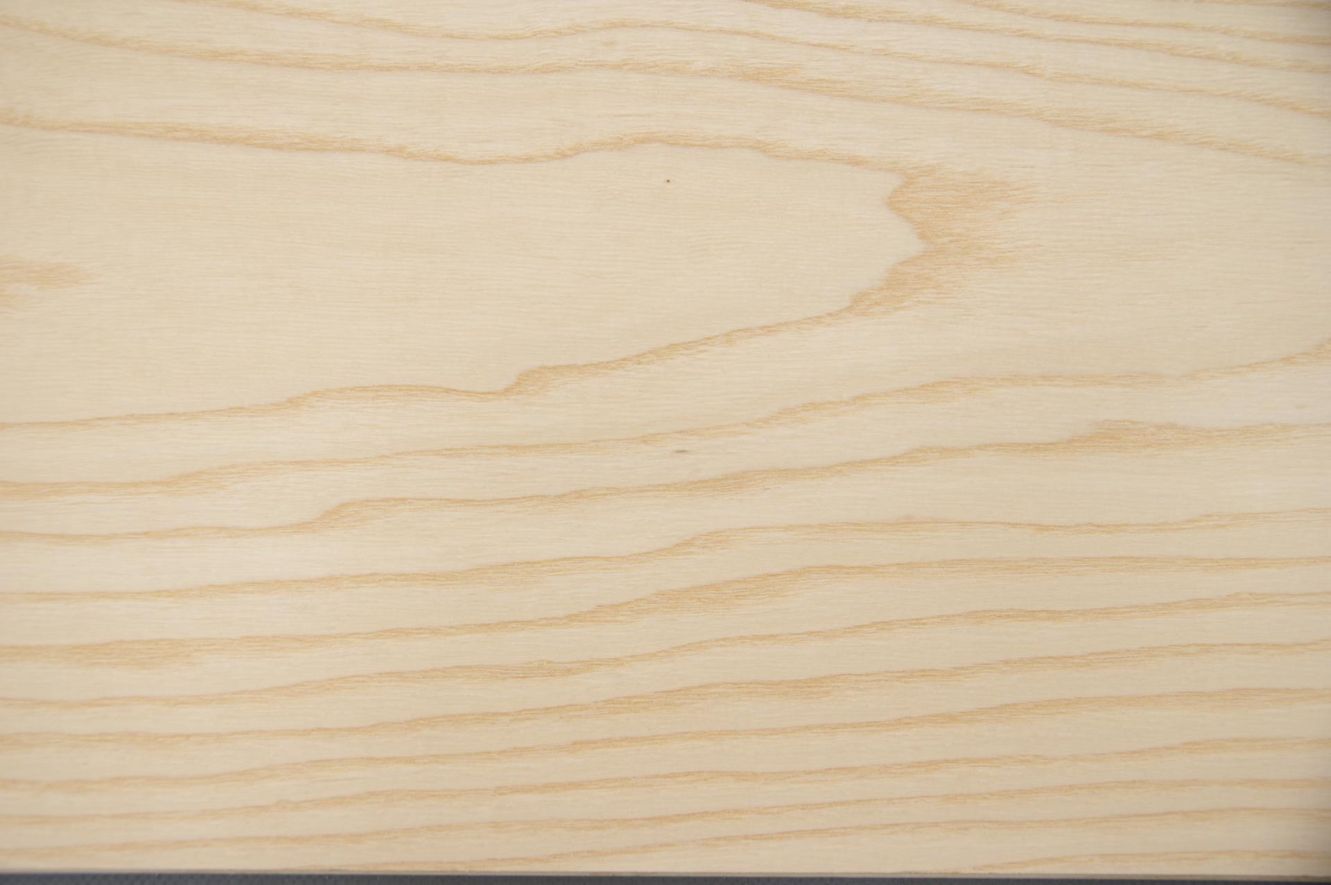 Esche, europäische -Furnier (2,4mm) - 1,95m² (8Stk. x 116cm x 21cm)