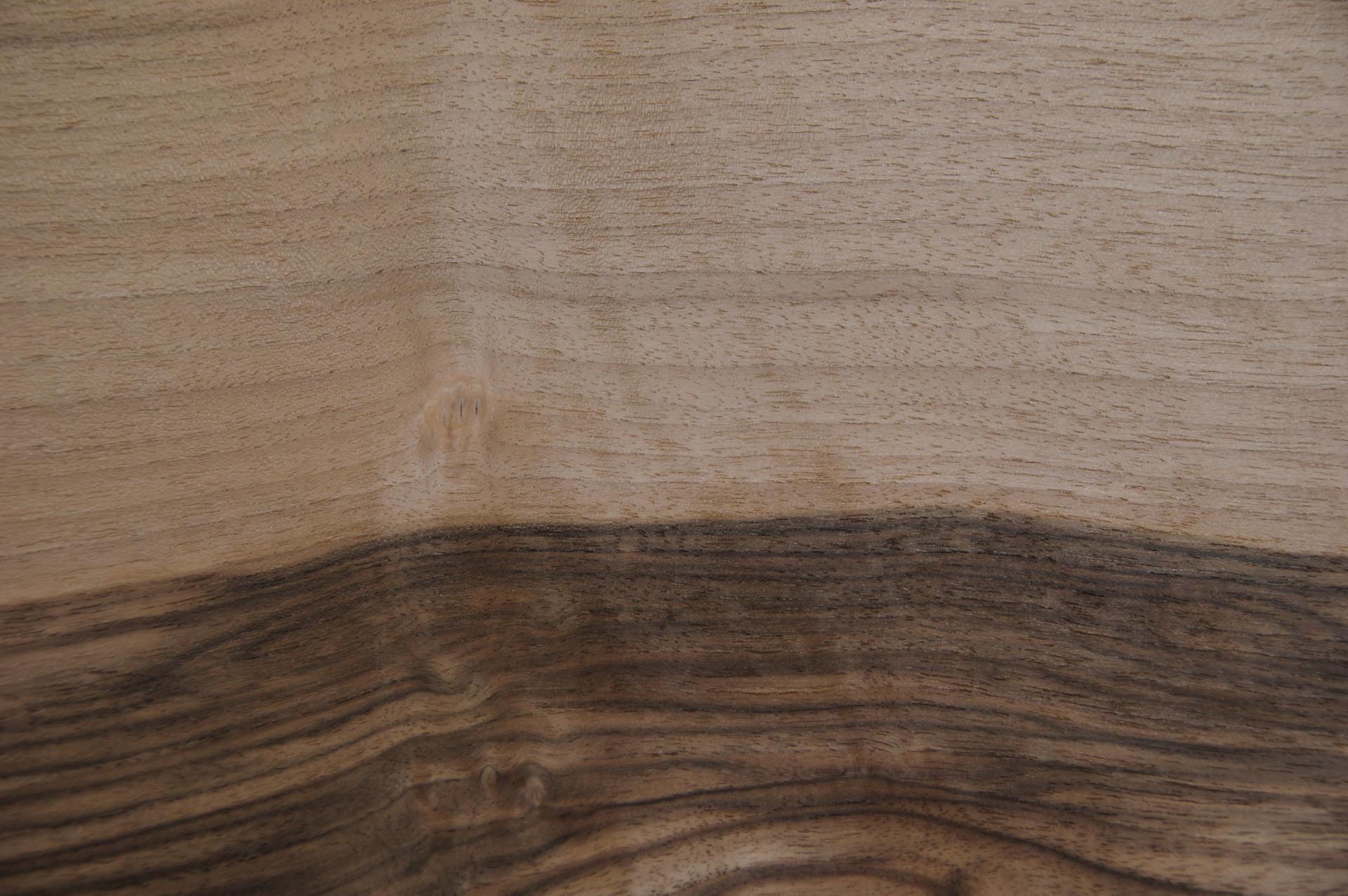 Nussbaum, europäischer -Furnier (0,6mm) - 13,26m² (24Stk. x 325cm x 17cm)