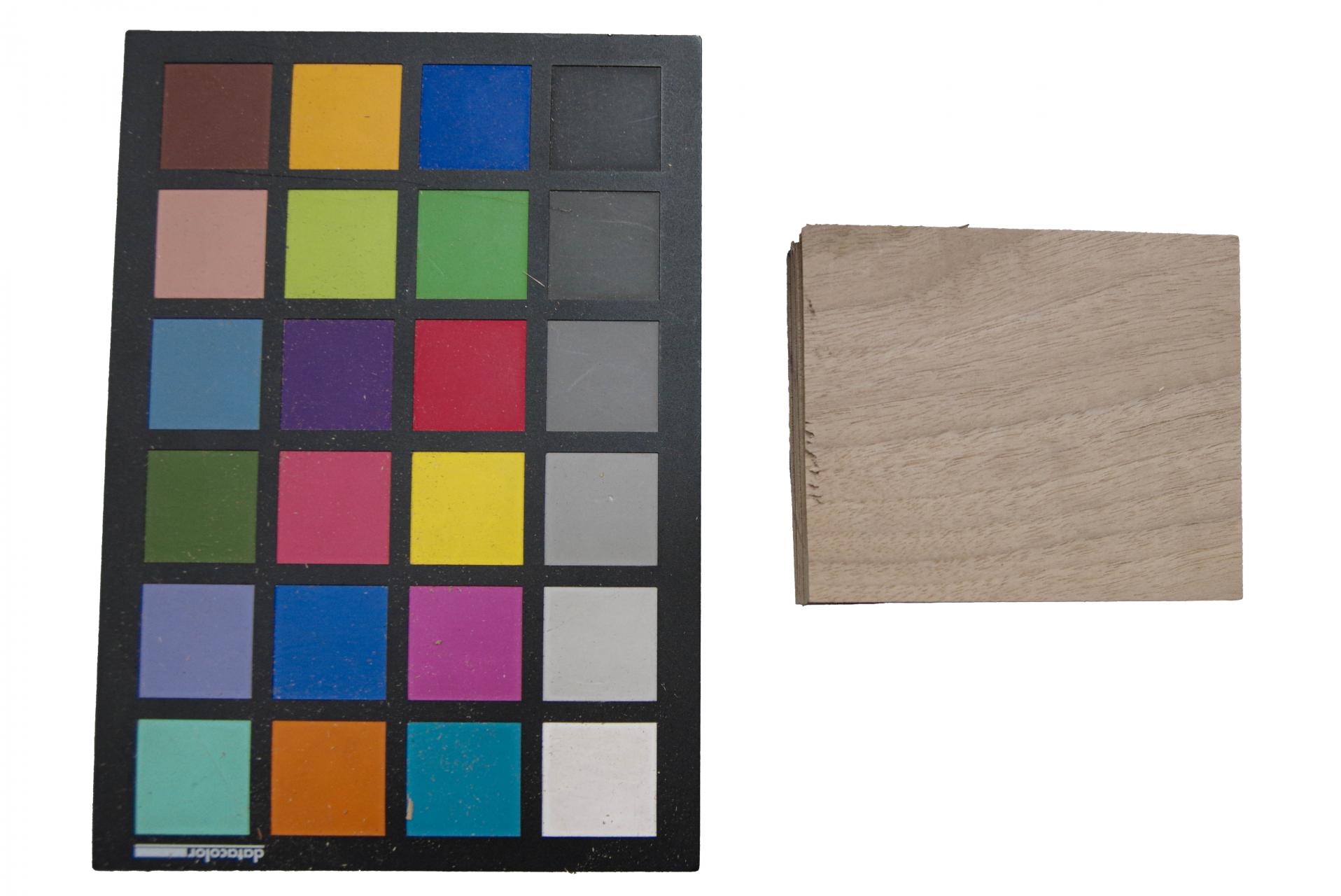 European Walnut, - veneer (0,9mm) - 0,11m² (14pcs. x 10cm x 8cm)