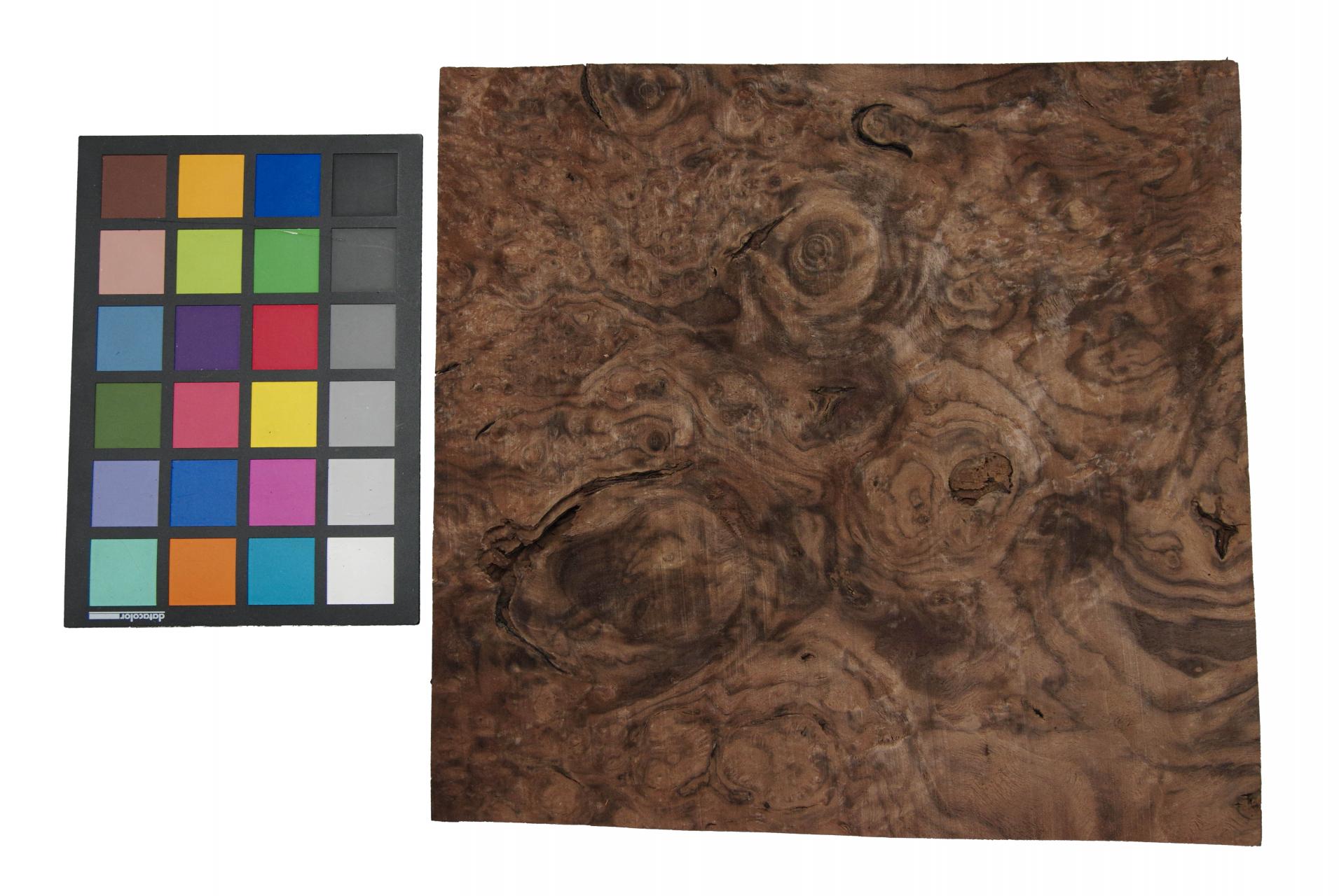 Nussbaum, amerikanischer -Furnier (1,4mm) - 0,7² (8Stk. x 30cm x 29cm)