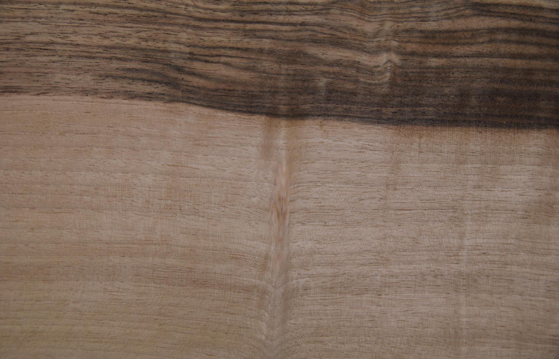 Nussbaum, europäischer -Furnier (0,6mm) - 17,28m² (24Stk. x 360cm x 20cm)