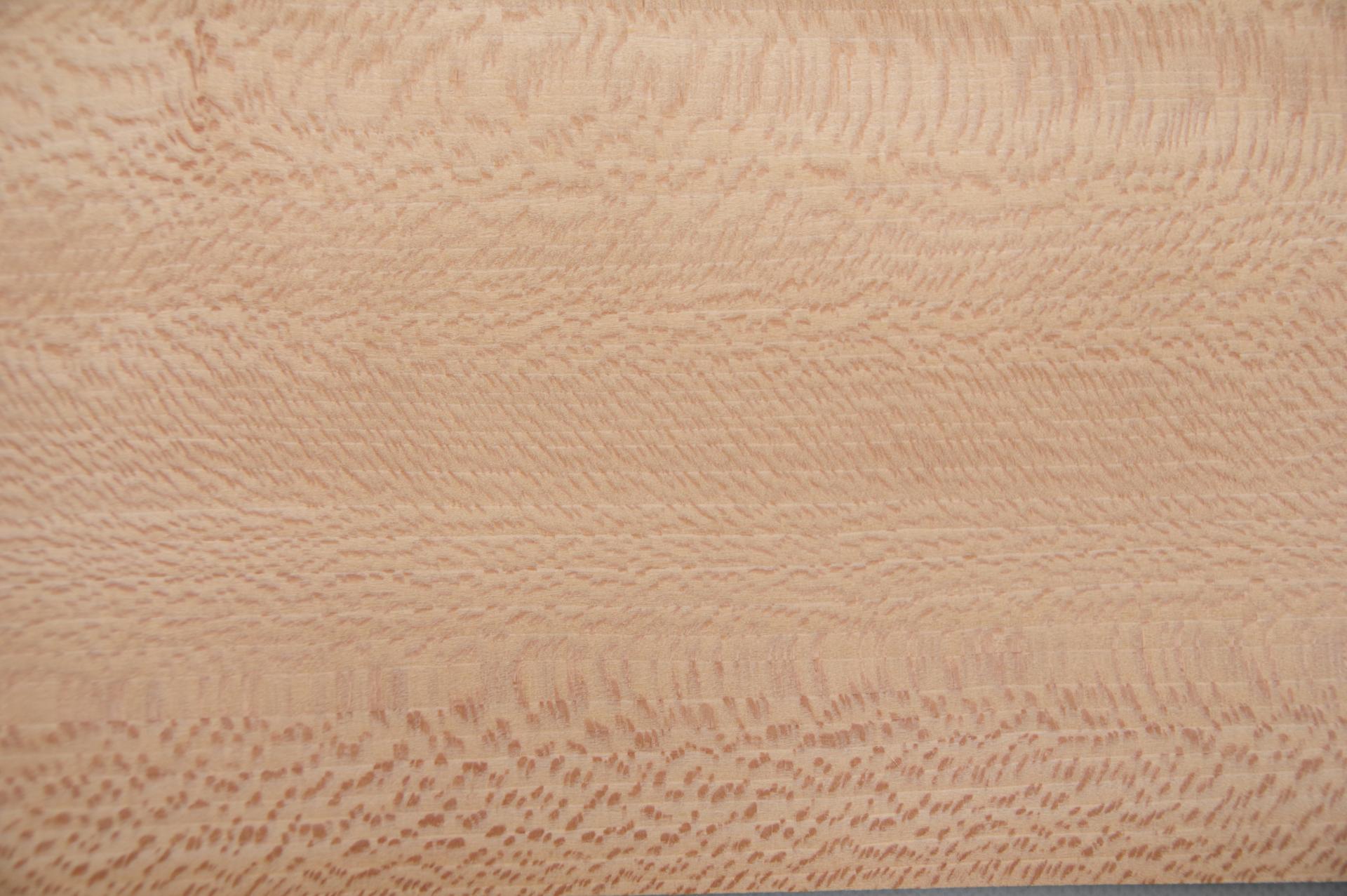 Platane -Furnier (0,6mm) - 1,27m² (8Stk. x 99cm x 16cm)