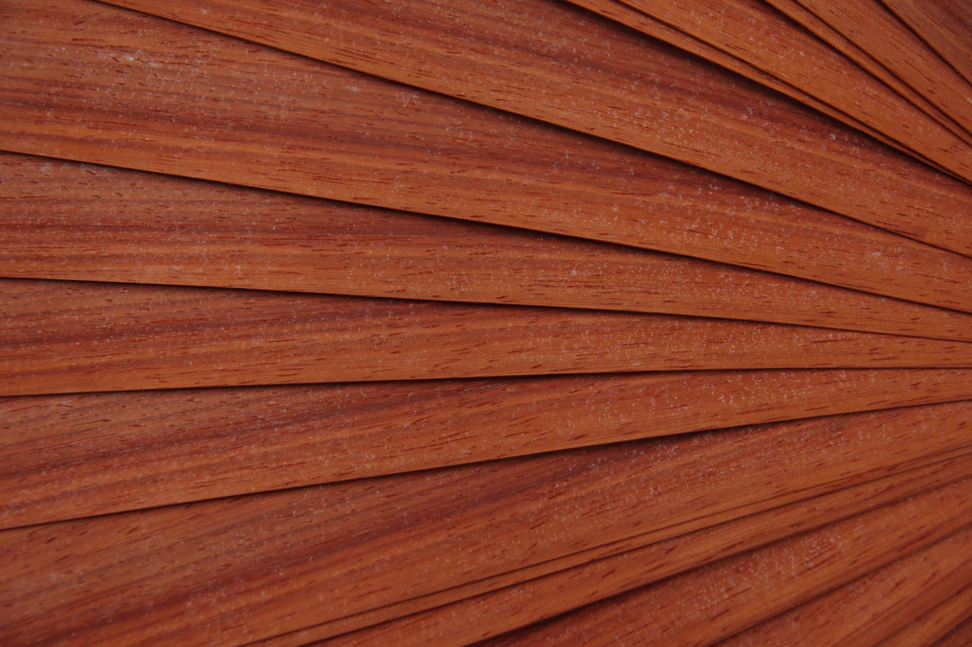 Padouk, - veneer (0,6mm) - 0,4m² (24pcs. x 28cm x 6cm)