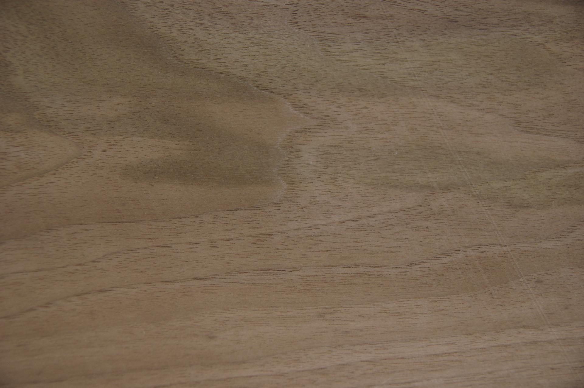 Nussbaum, europäischer -Furnier (0,9mm) - 1,84m² (9Stk. x 132cm x 15,5cm)