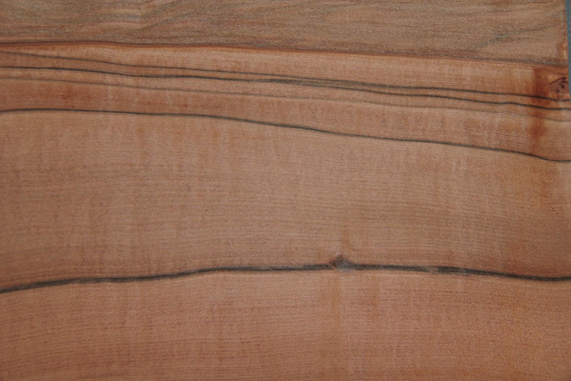 Tineo, Indian apple, - veneer (0,6mm) - 1,16m² (22pcs. x 25cm x 21cm)