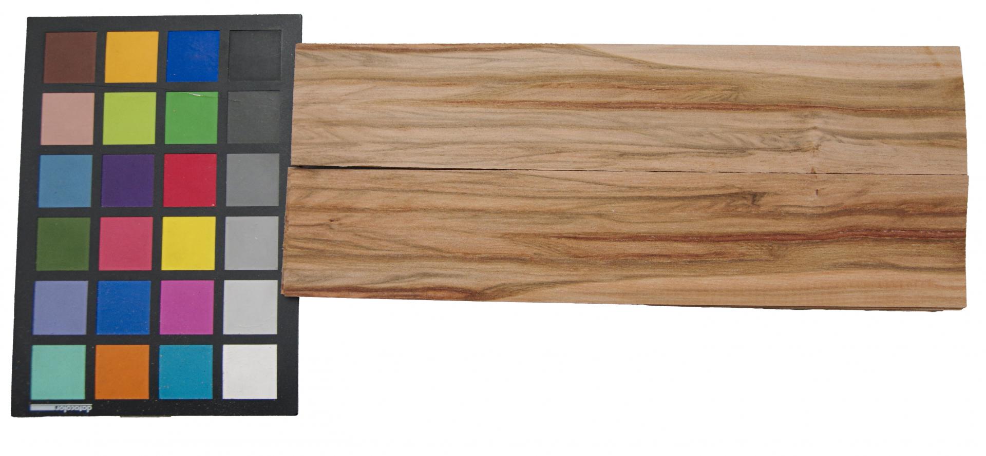 Amerikanischer Amberbaum (Satin Walnut) -Furnier (1,4mm) - 0,16m² (8Stk. x 33cm x 6cm)