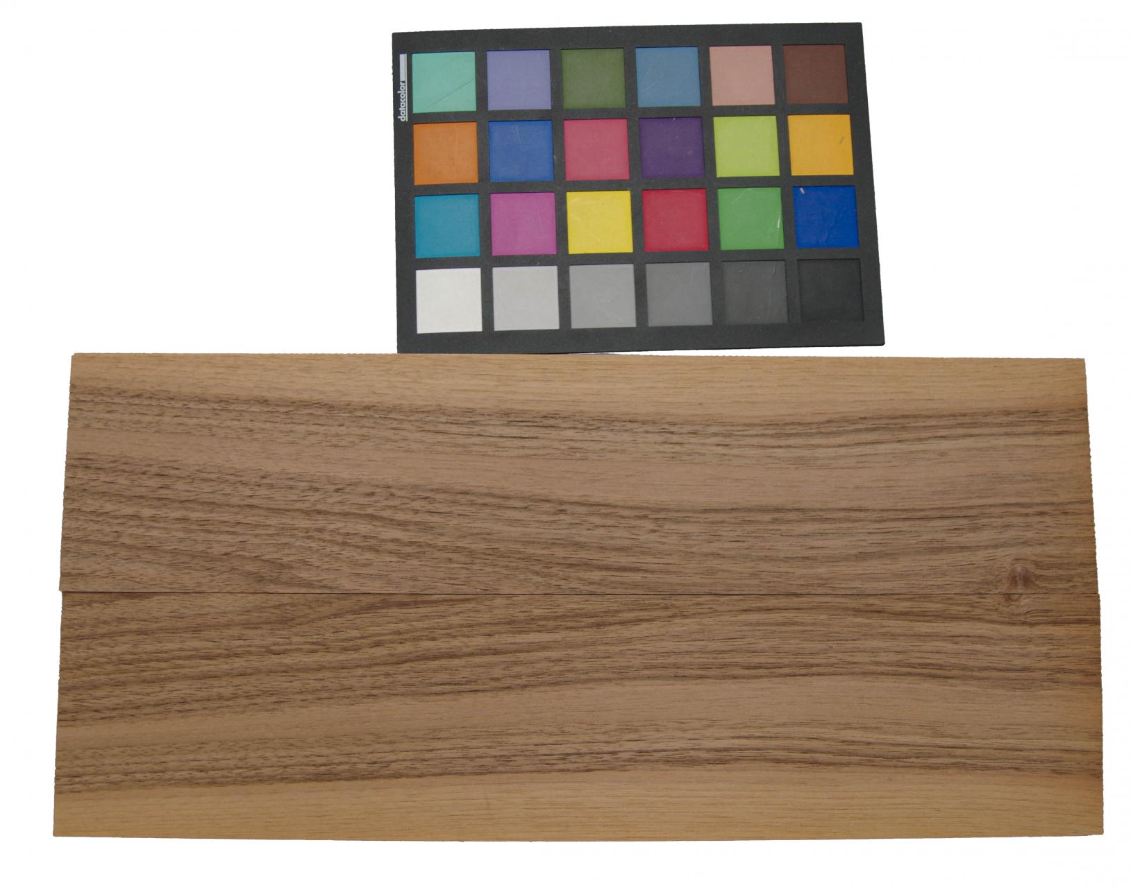 European Walnut, - veneer (1,4mm) - 0,58m² (16pcs. x 40cm x 9cm)