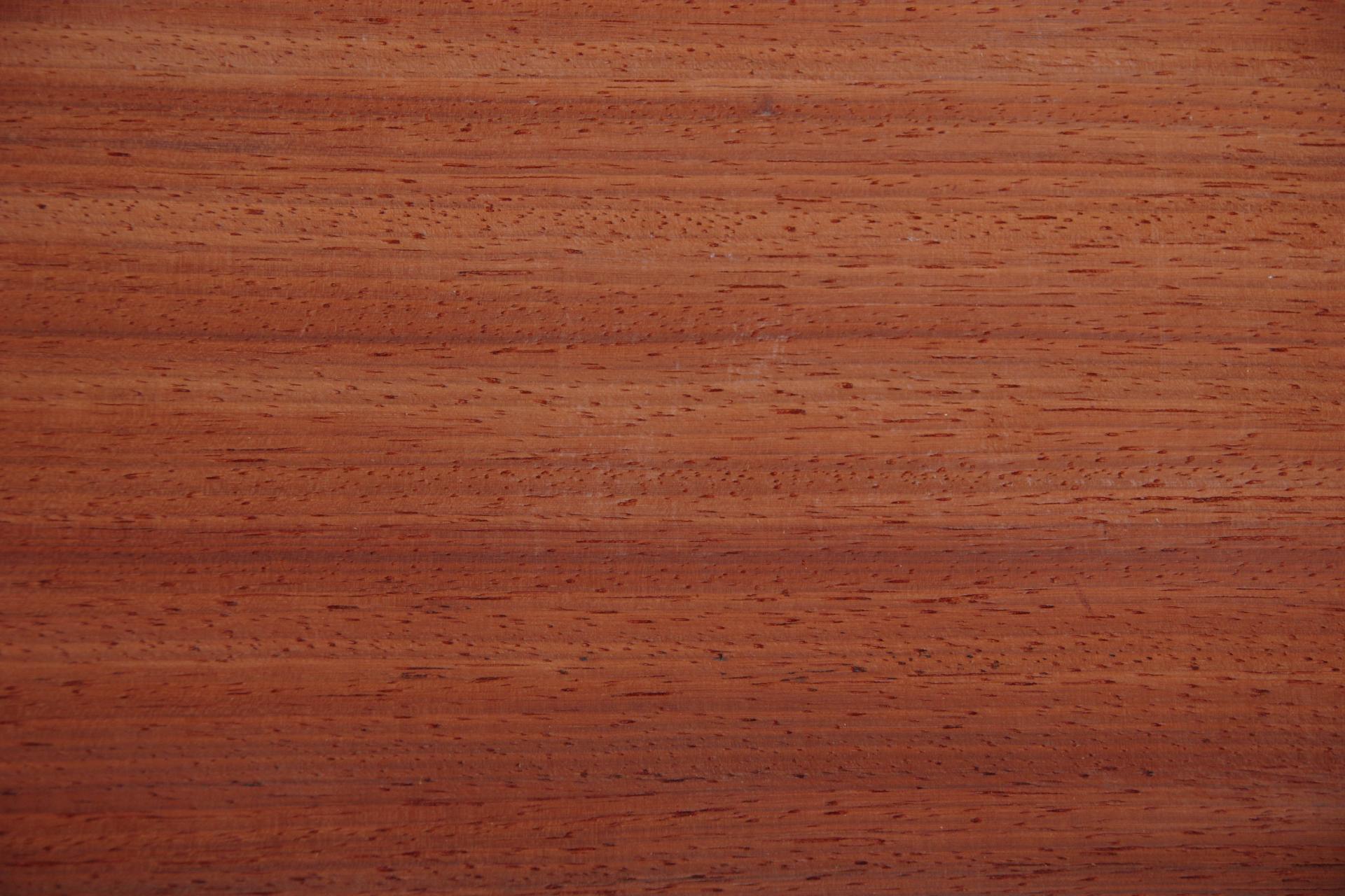Padouk, - veneer (0,6mm) - 12,55m² (24pcs. x 249cm x 21cm)