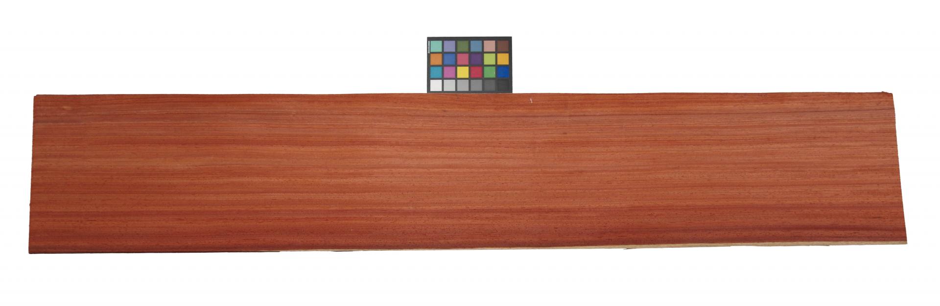 Padouk, - veneer (0,6mm) - 14,95m² (22pcs. x 197cm x 34,5cm)