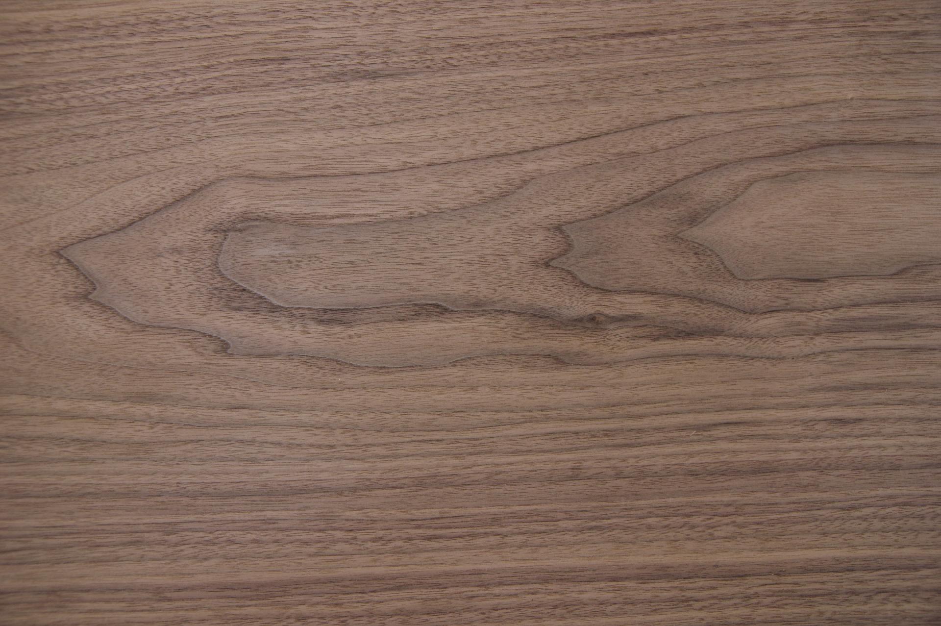 Nussbaum, amerikanischer -Furnier (0,6mm) - 21,65m² (32Stk. x 205cm x 33cm)