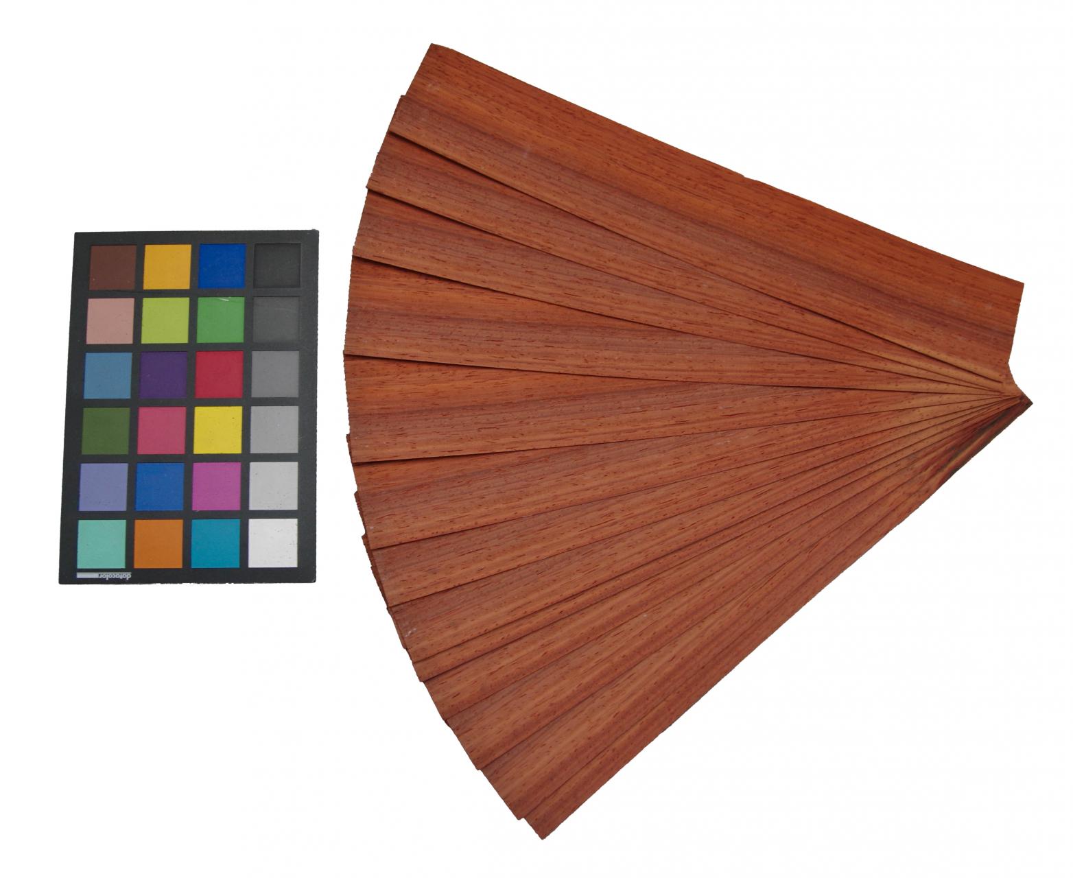 Padouk, - veneer (0,6mm) - 0,36m² (15pcs. x 37cm x 6,5cm)