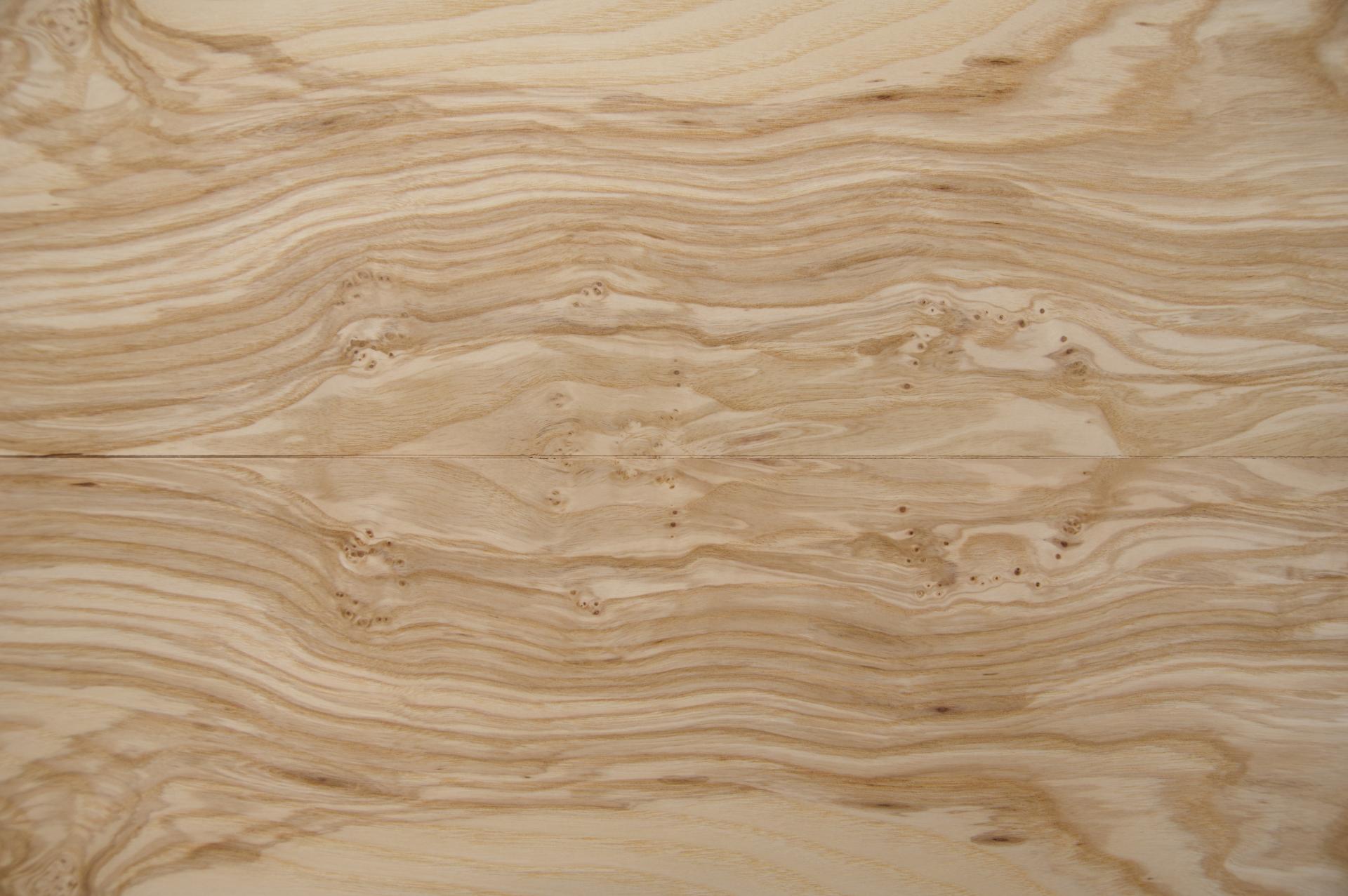 Esche Maser; oliv -Furnier (0,6mm) - 1,84m² (7Stk. x 125cm x 21cm)