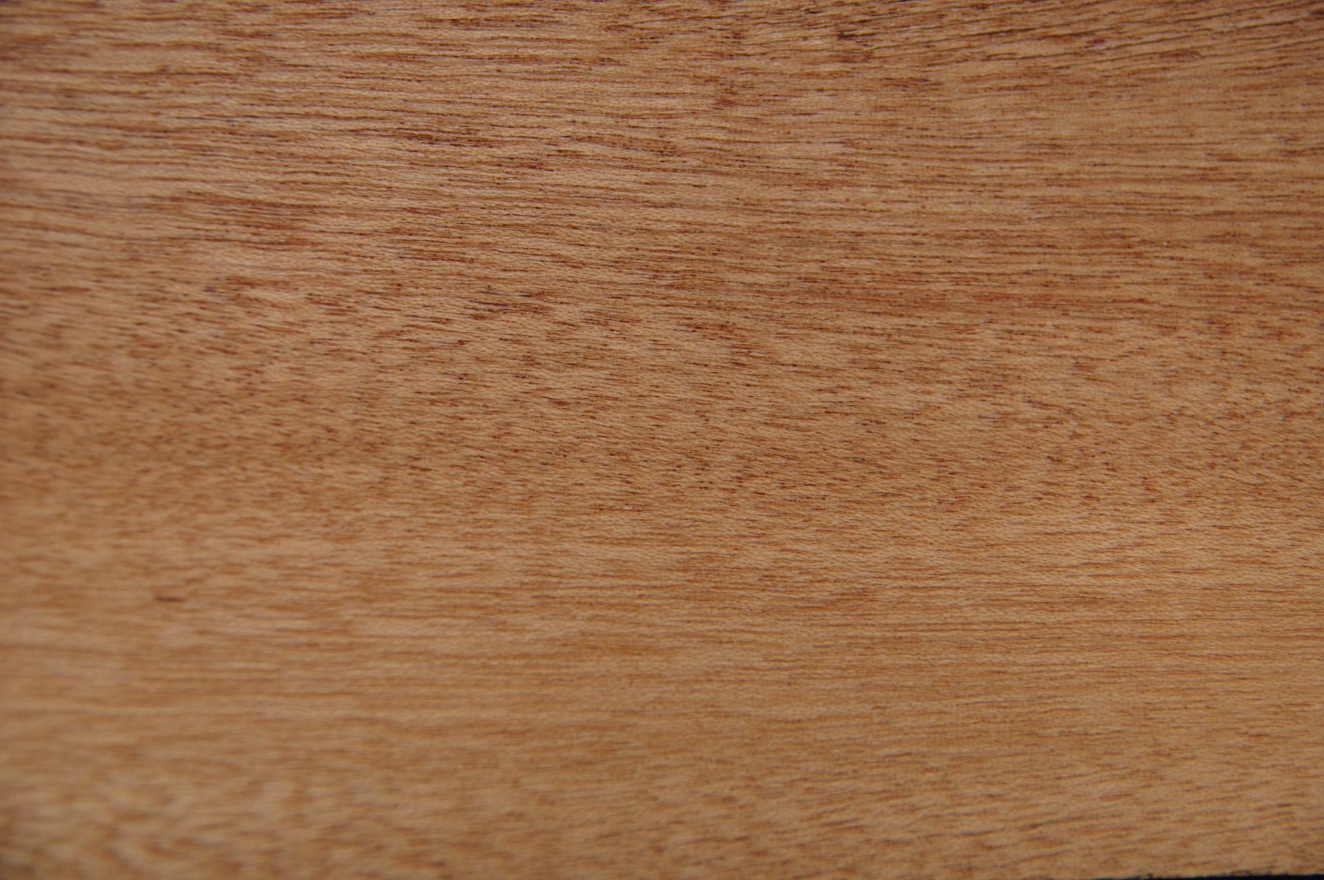 Mahogany, - veneer (2,4mm) - 0,21m² (7pcs. x 38cm x 8cm)