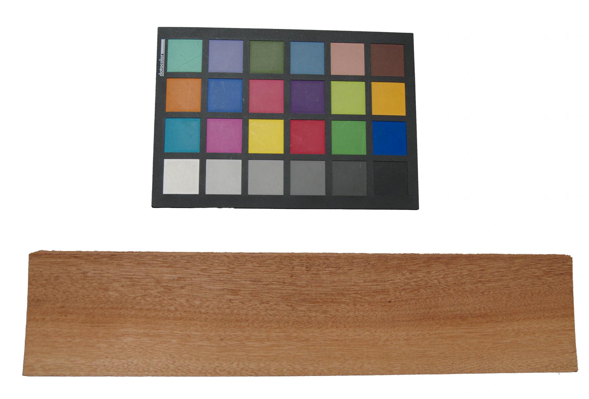 Mahogany, - veneer (2,4mm) - 0,21m² (7pcs. x 38cm x 8cm)