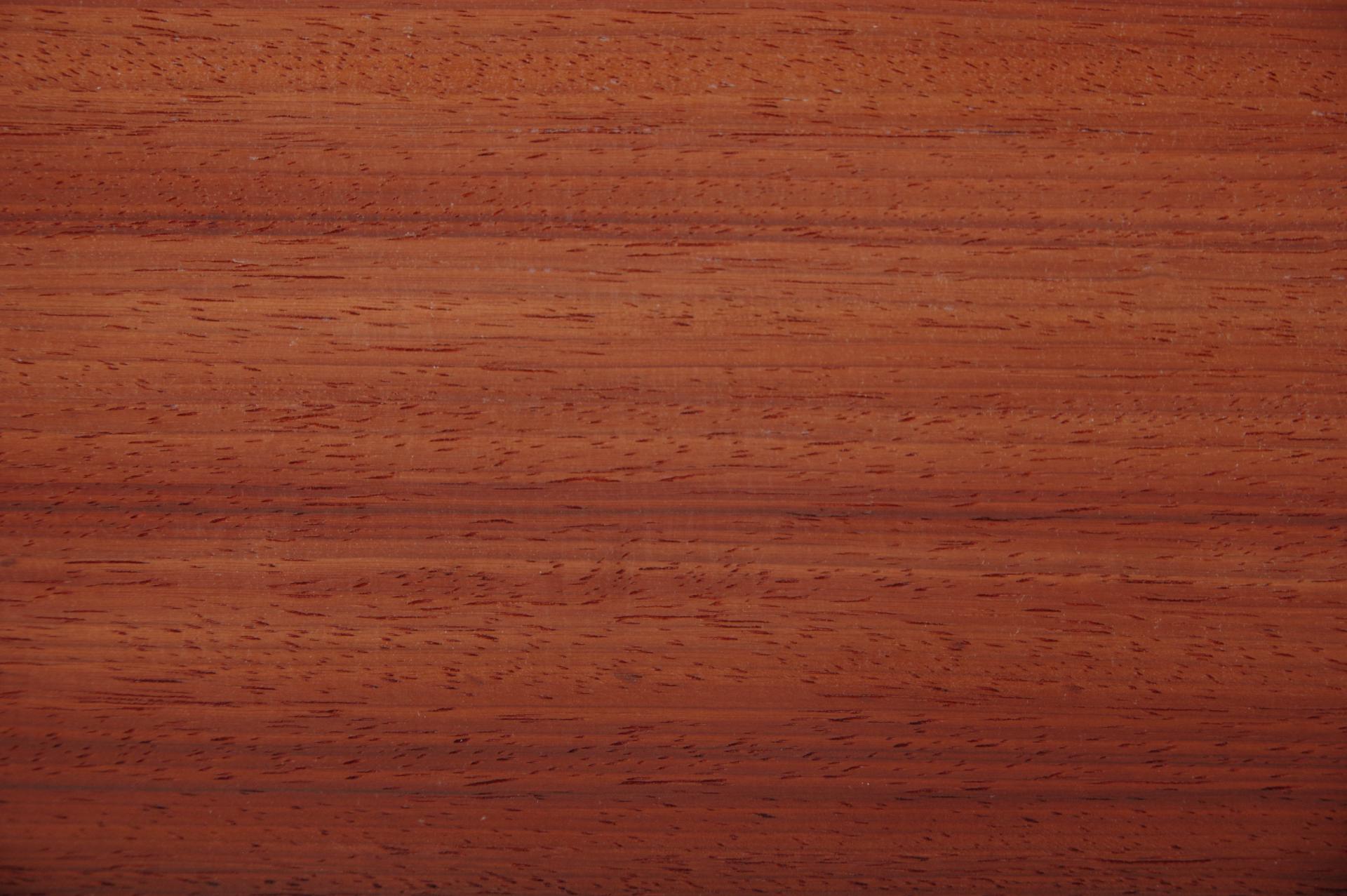 Padouk, - veneer (0,6mm) - 5,8m² (18pcs. x 161cm x 20cm)