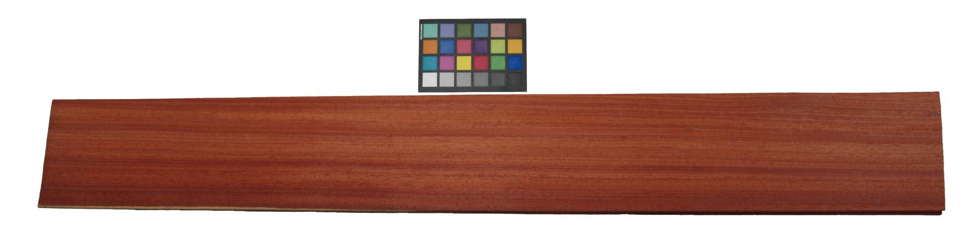 Padouk, - veneer (0,6mm) - 5,8m² (18pcs. x 161cm x 20cm)