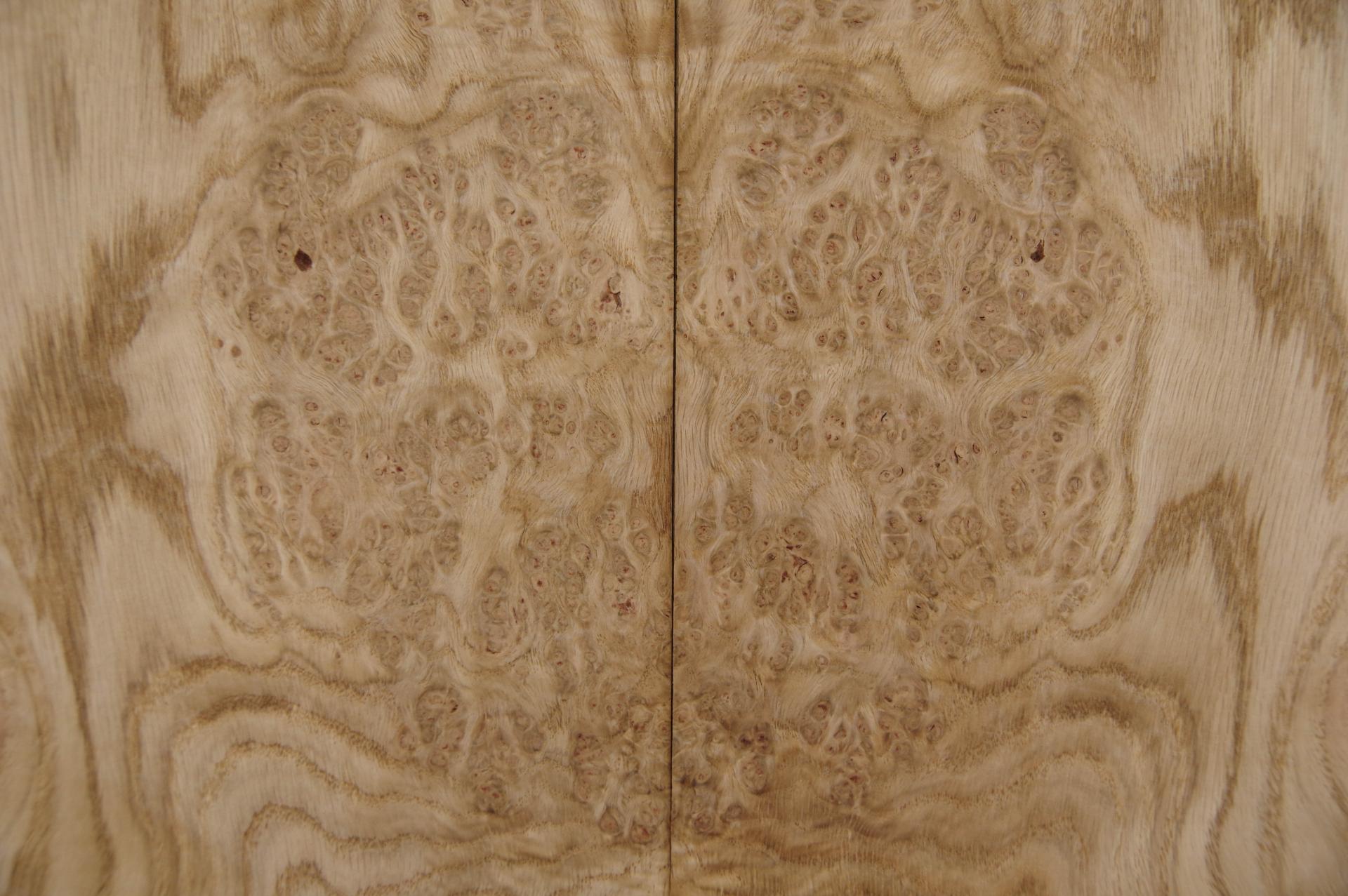 Oak Burl (Roseoak), - veneer (0,6mm) - 3,95m² (24pcs. x 61cm x 27cm)