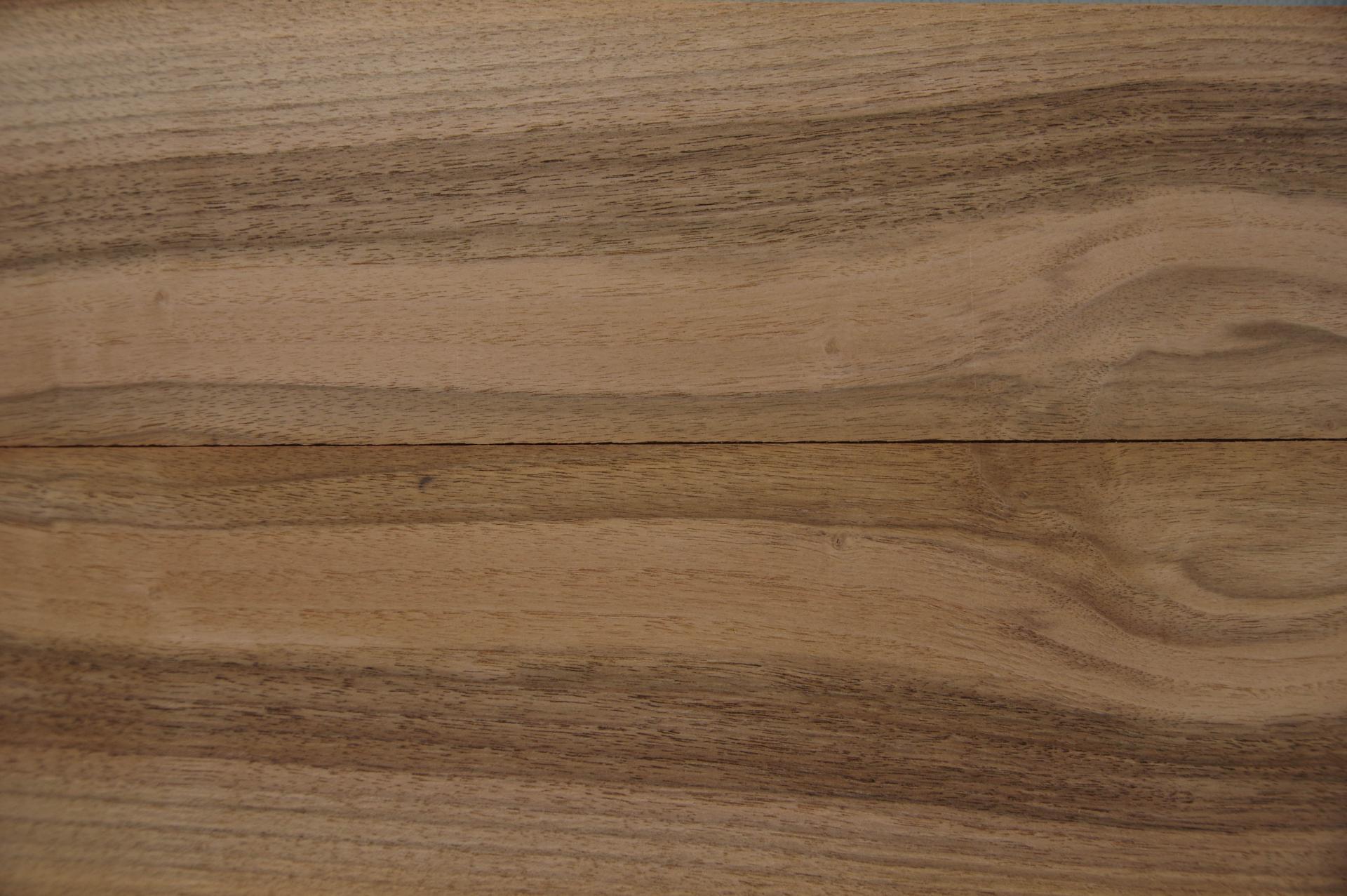 European Walnut, - veneer (1,4mm) - 1,02m² (16pcs. x 64cm x 10cm)
