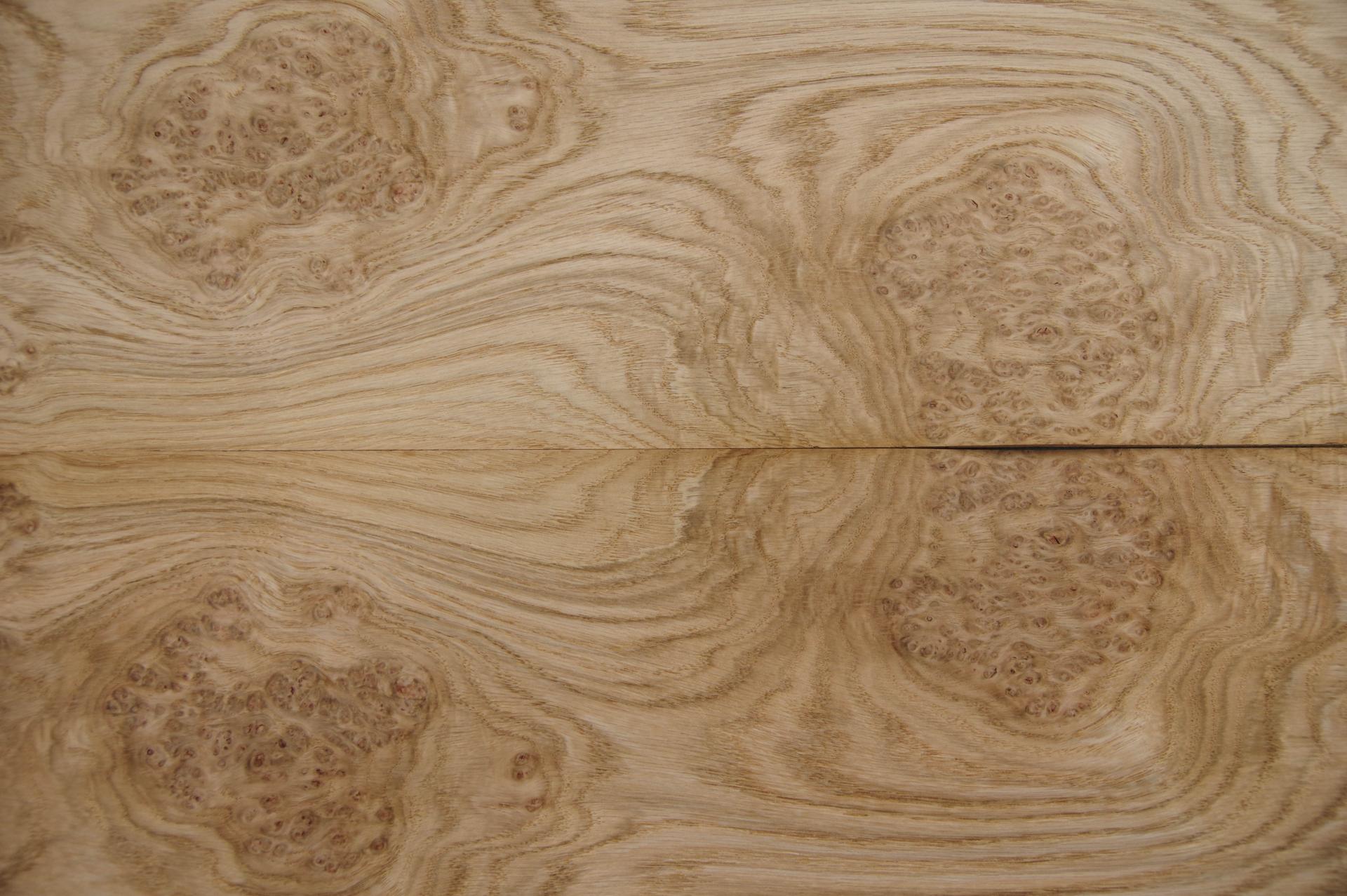 Eiche, Maser (Roseneiche) -Furnier (0,6mm) - 3,01m² (23Stk. x 77cm x 17cm)