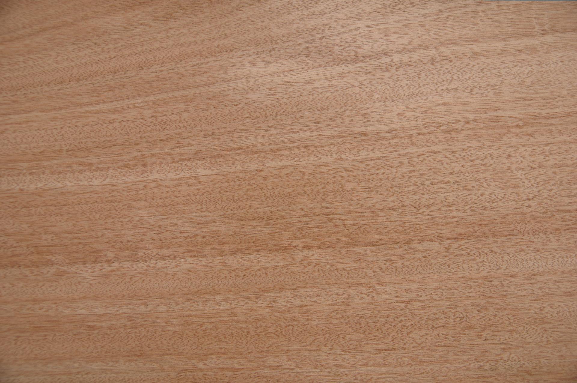Gabun-Mahagoni, Okoumé -Furnier (0,6mm) - 3,09m² (8Stk. x 133cm x 29cm)